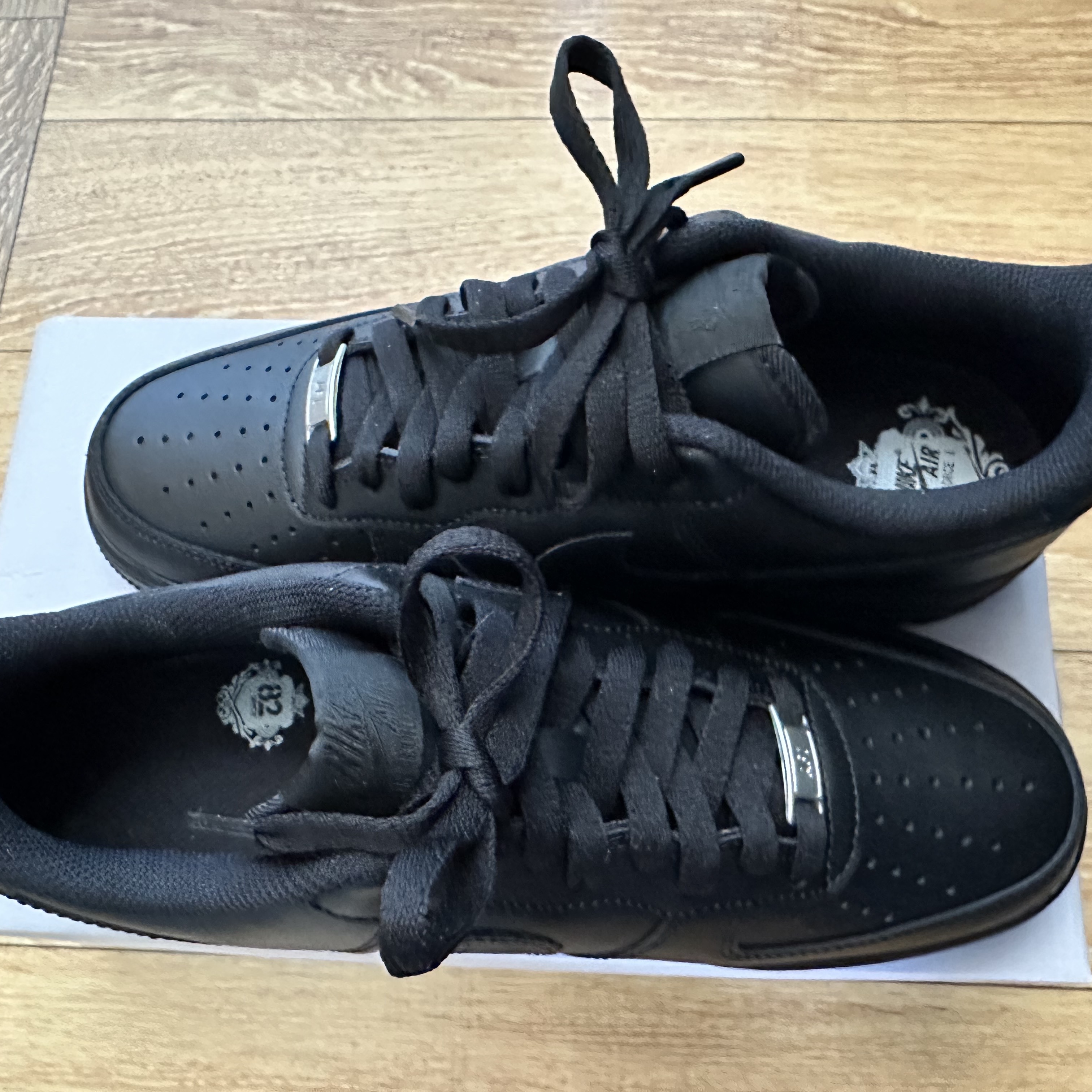Nike Air Force 1 '07 Low Triple Black 착용 스타일