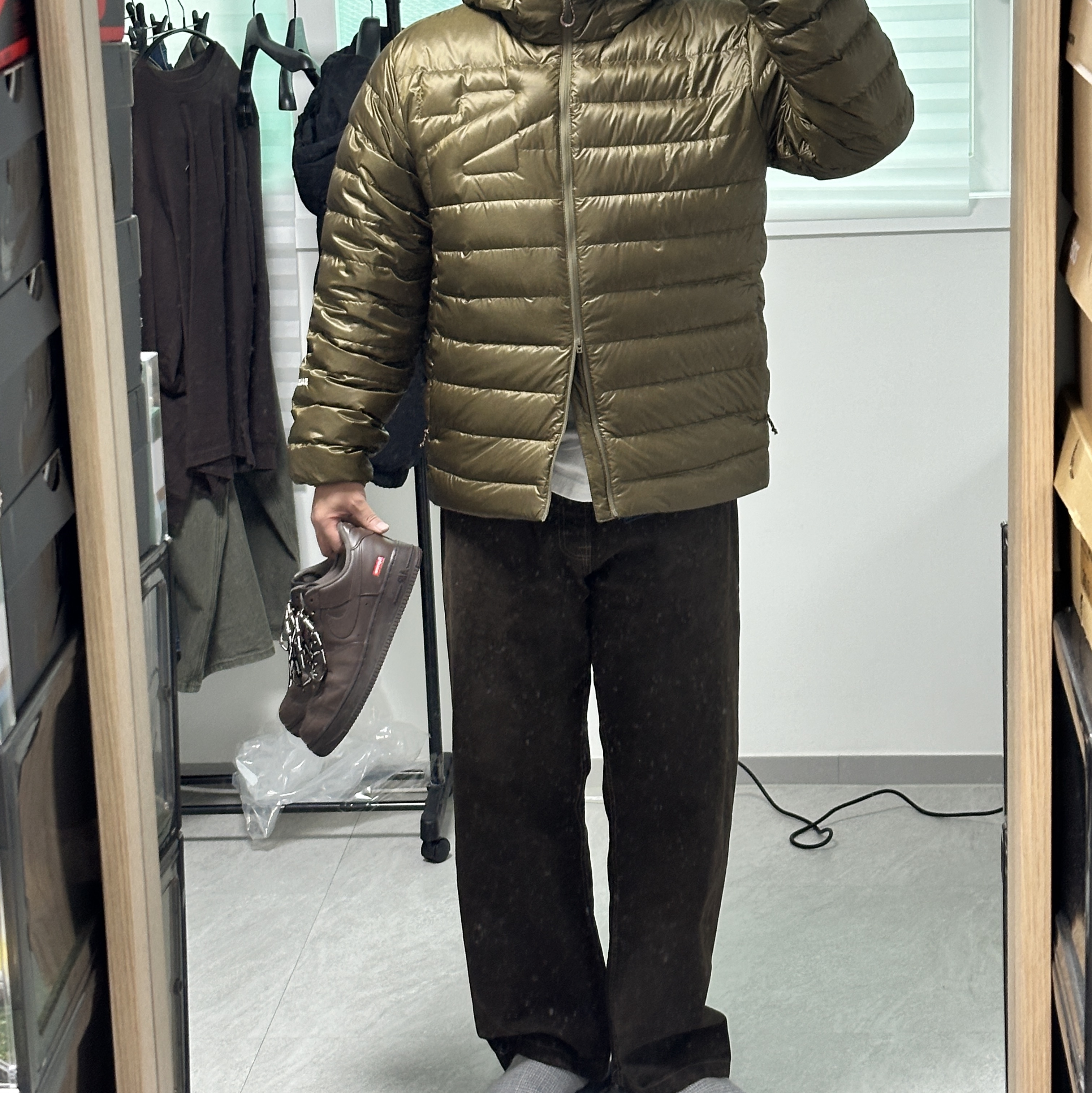 Salomon X Fuse Packable Lightweight Hooded Down Jacket Black, Nike x Supreme Air Force 1 Low Baroque Brown 착용 스타일