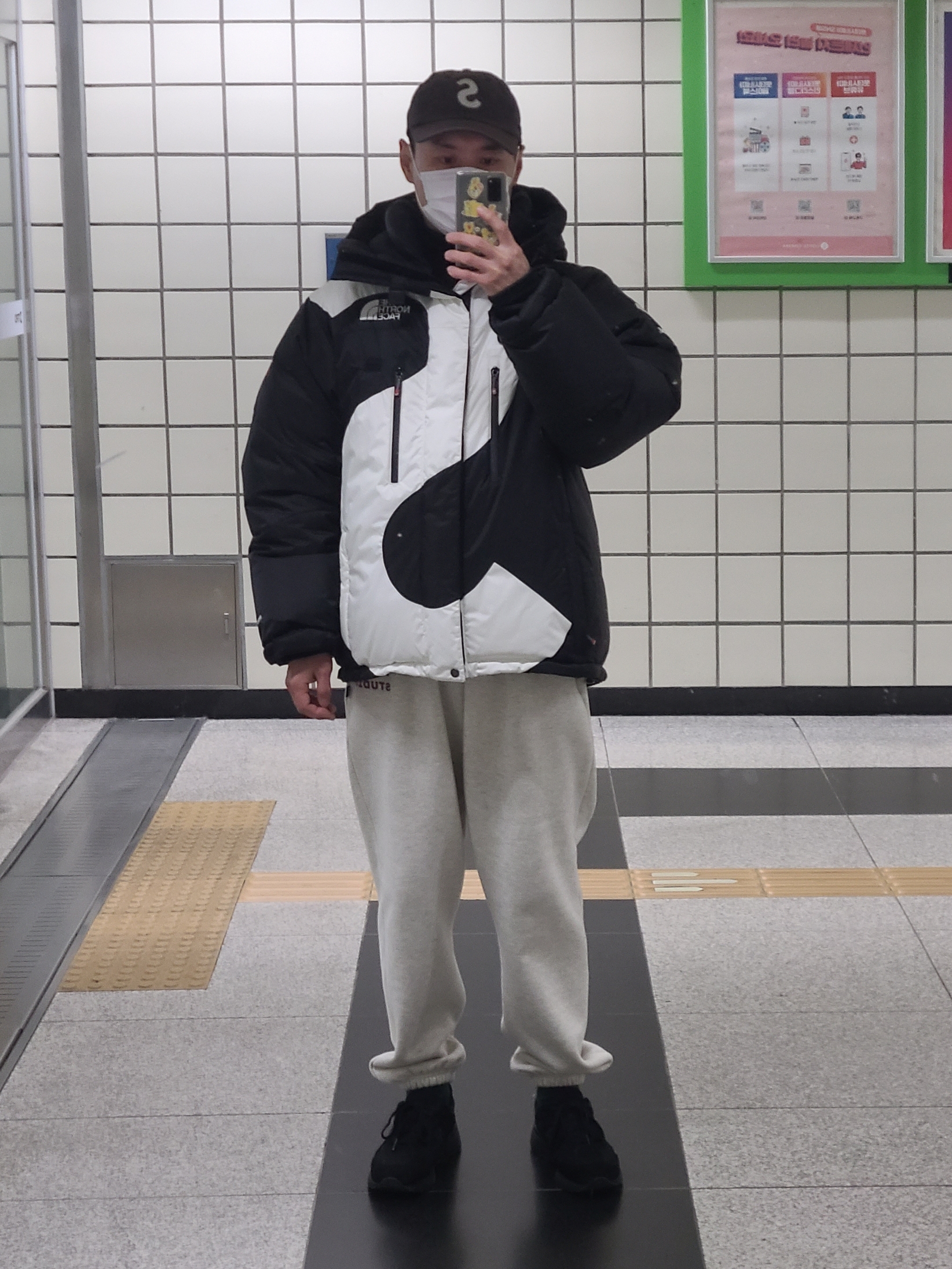 Supreme x The North Face S Logo Summit Series Himalayan Parka Black - 20FW 착용 스타일