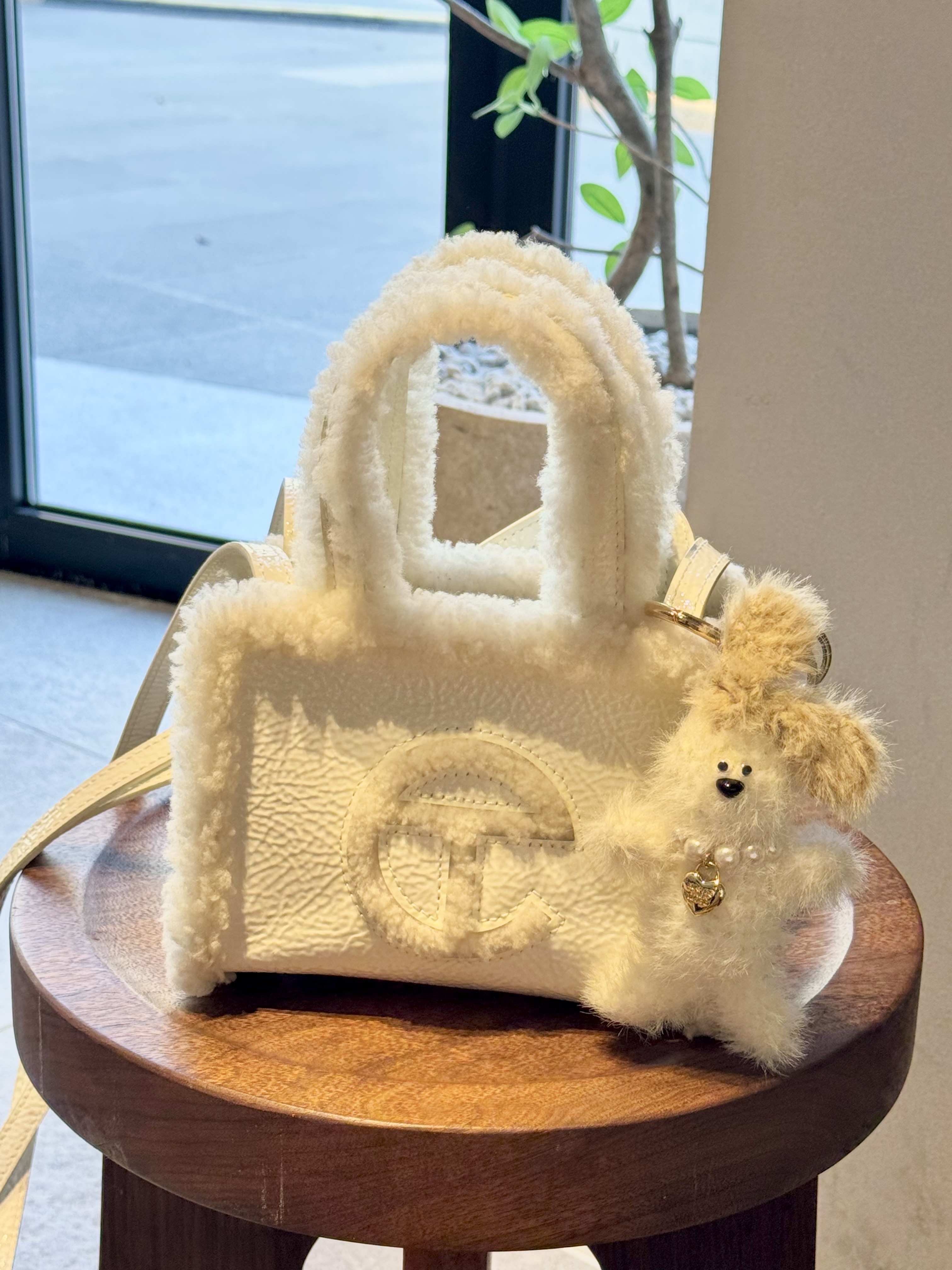 Margesherwood Wood Baby Keyring White 착용 스타일 - 2