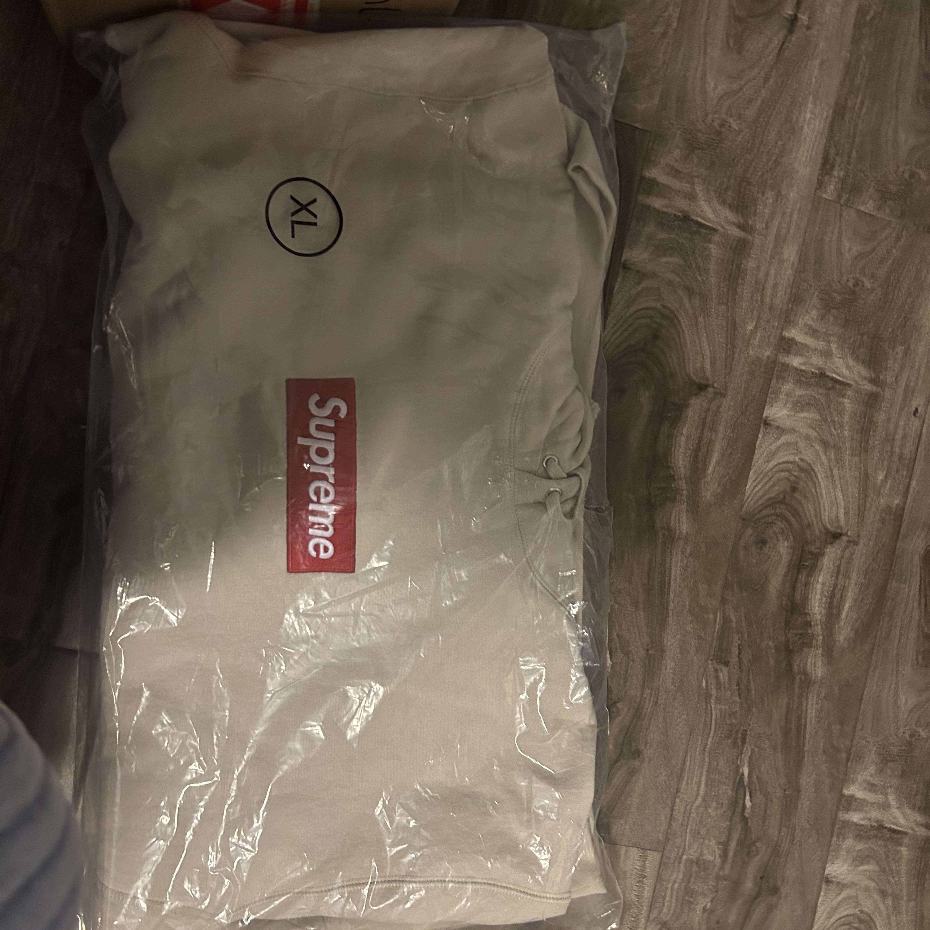 Supreme Box Logo Hooded Sweatshirt Stone - 24FW 착용 스타일