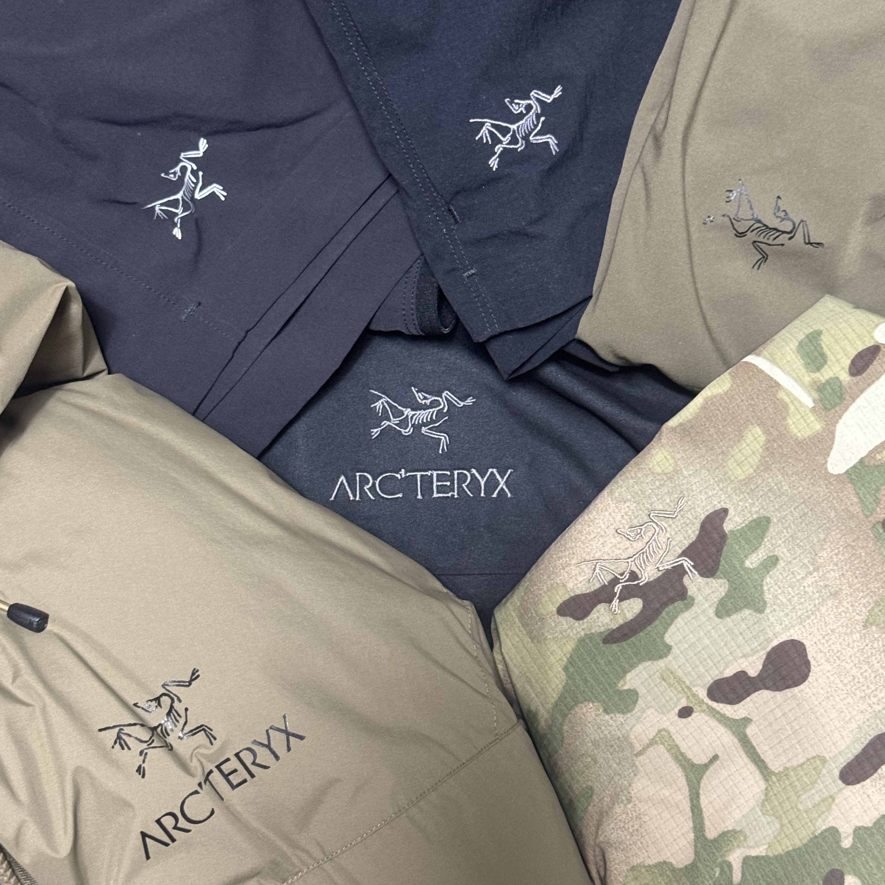 Arc'teryx LEAF Cold WX Jacket SV Gen 1.2 Multicam, Arc'teryx Beta LT Jacket Black 착용 스타일