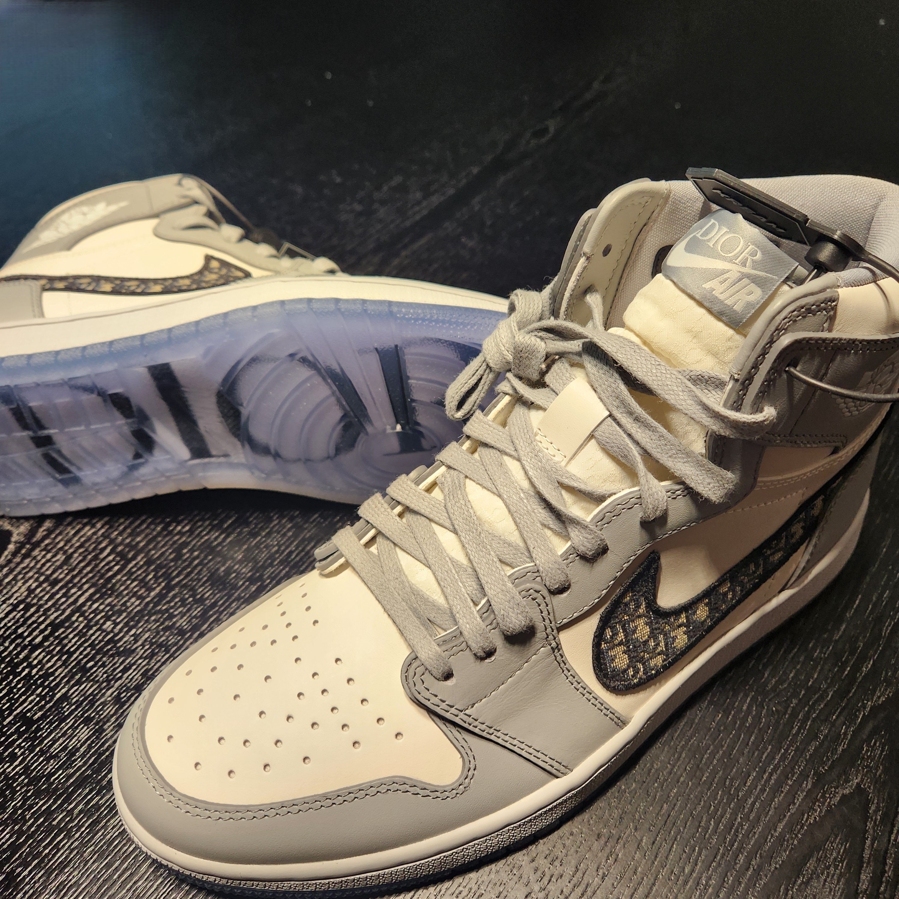 Jordan 1 x Dior High OG 착용 스타일