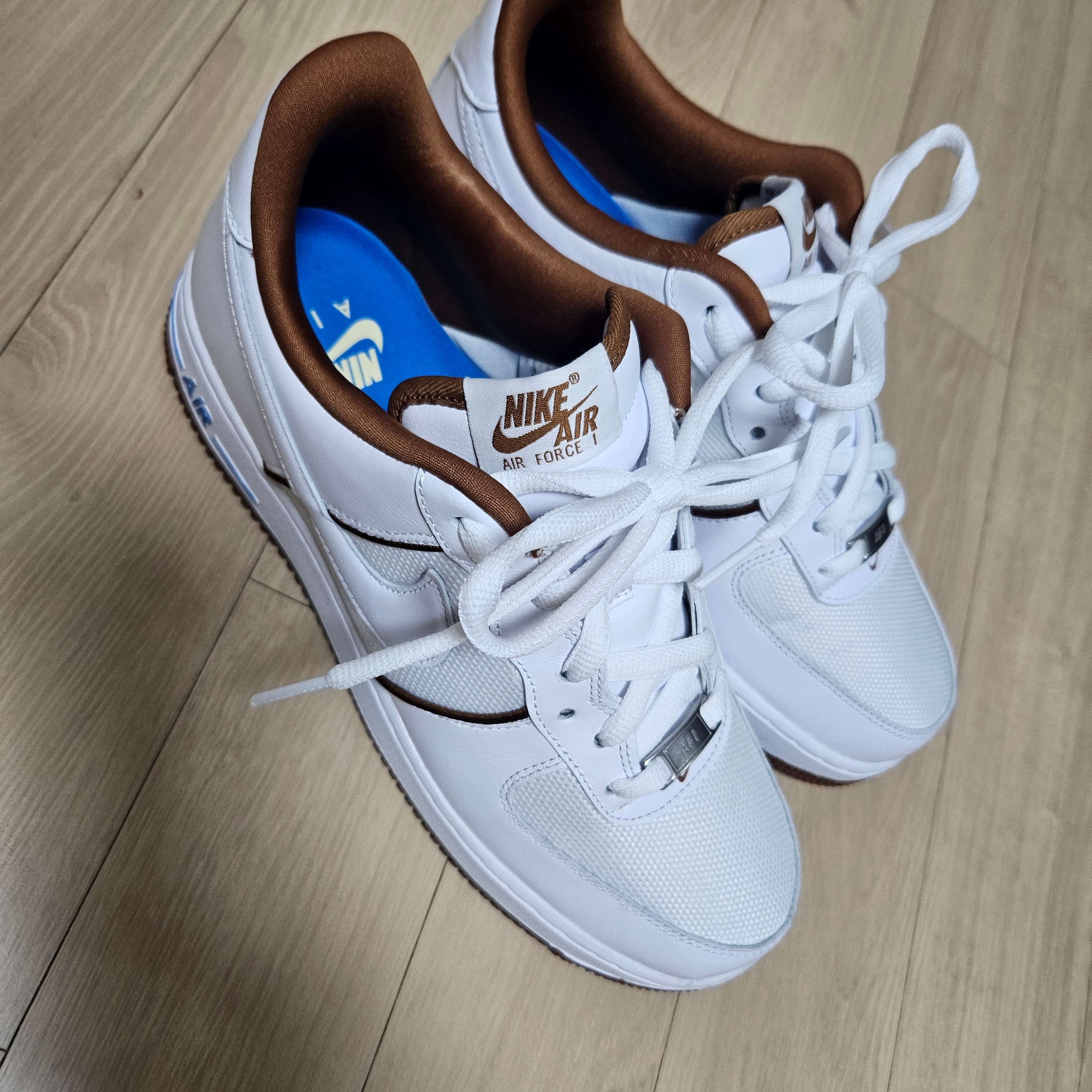 Nike Air Force 1 '07 LX White and Light British Tan 착용 스타일 - 3