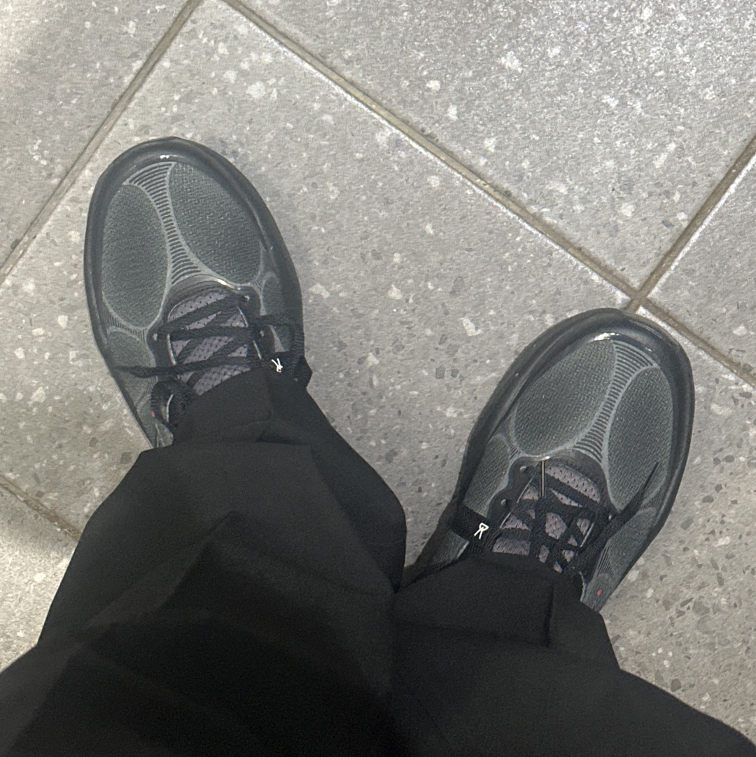 New Balance x District Vision Fresh Foam X Hierro v8 Magnet Black Beauty 착용 스타일