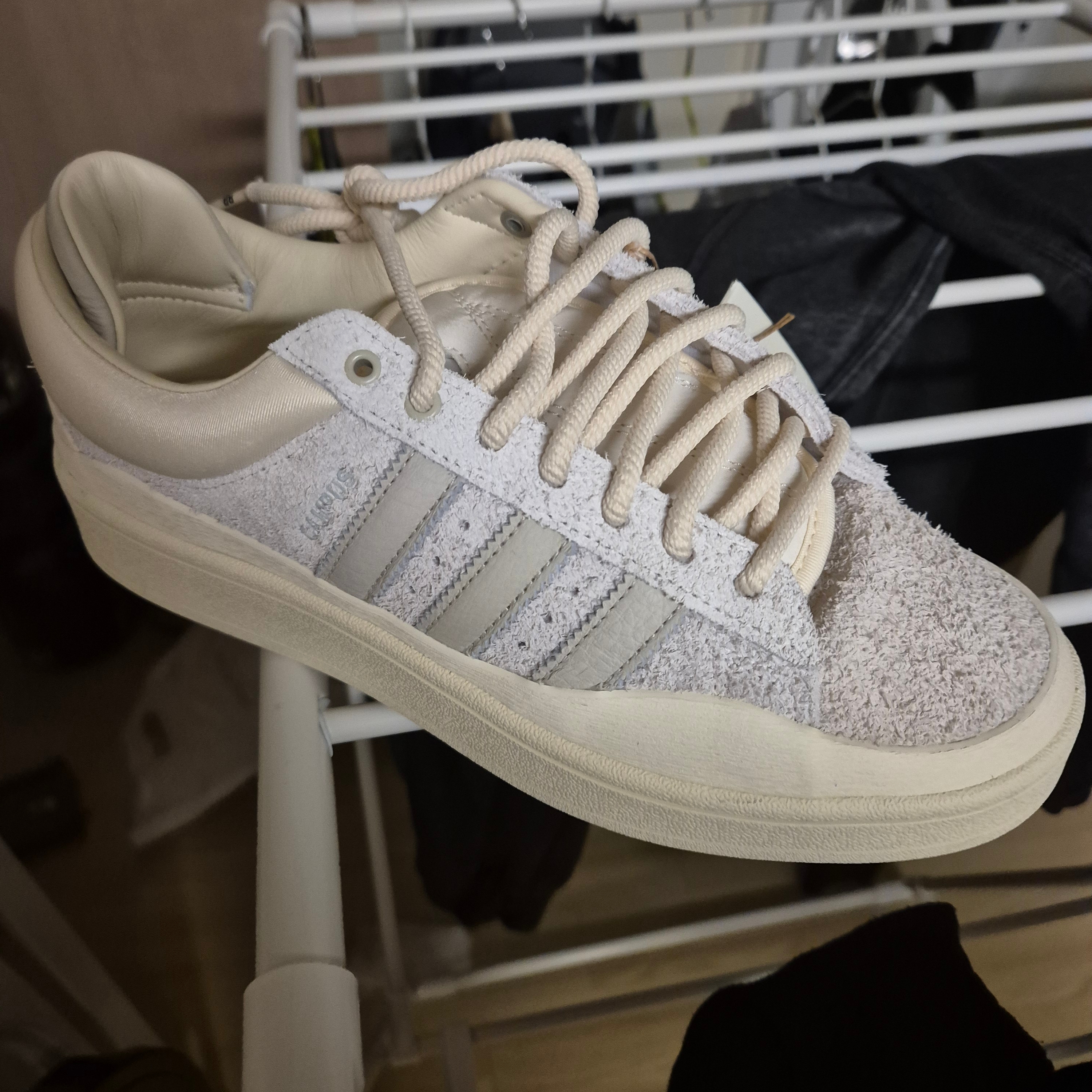 Adidas x Bad Bunny Campus Light Cloud White 착용 스타일