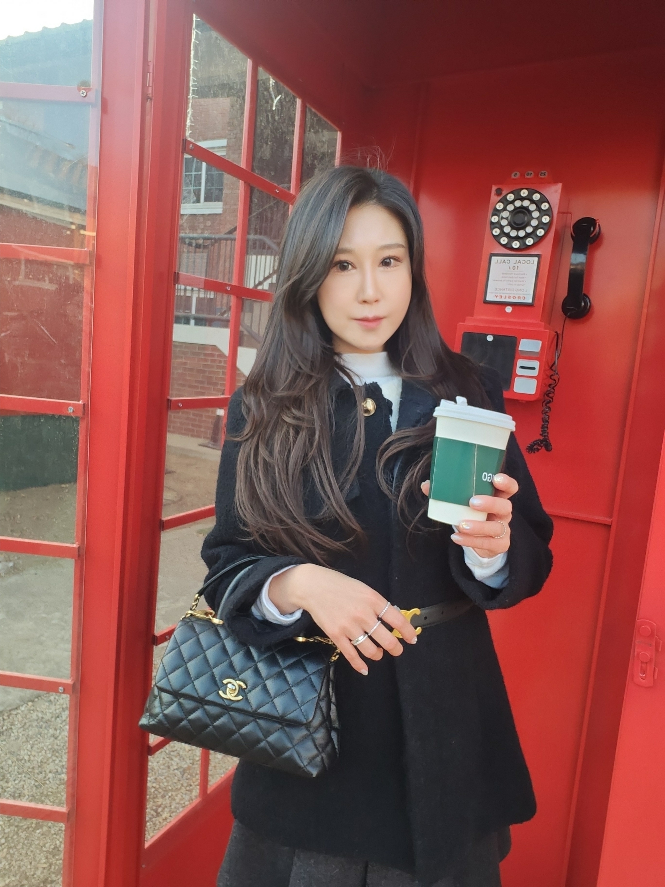 Chanel Flap Bag with Top Handle Grained Calfskin & Gold Black, (W) Celine Medium Triomphe Belt in Taurillon Leather Black 착용 스타일 - 10