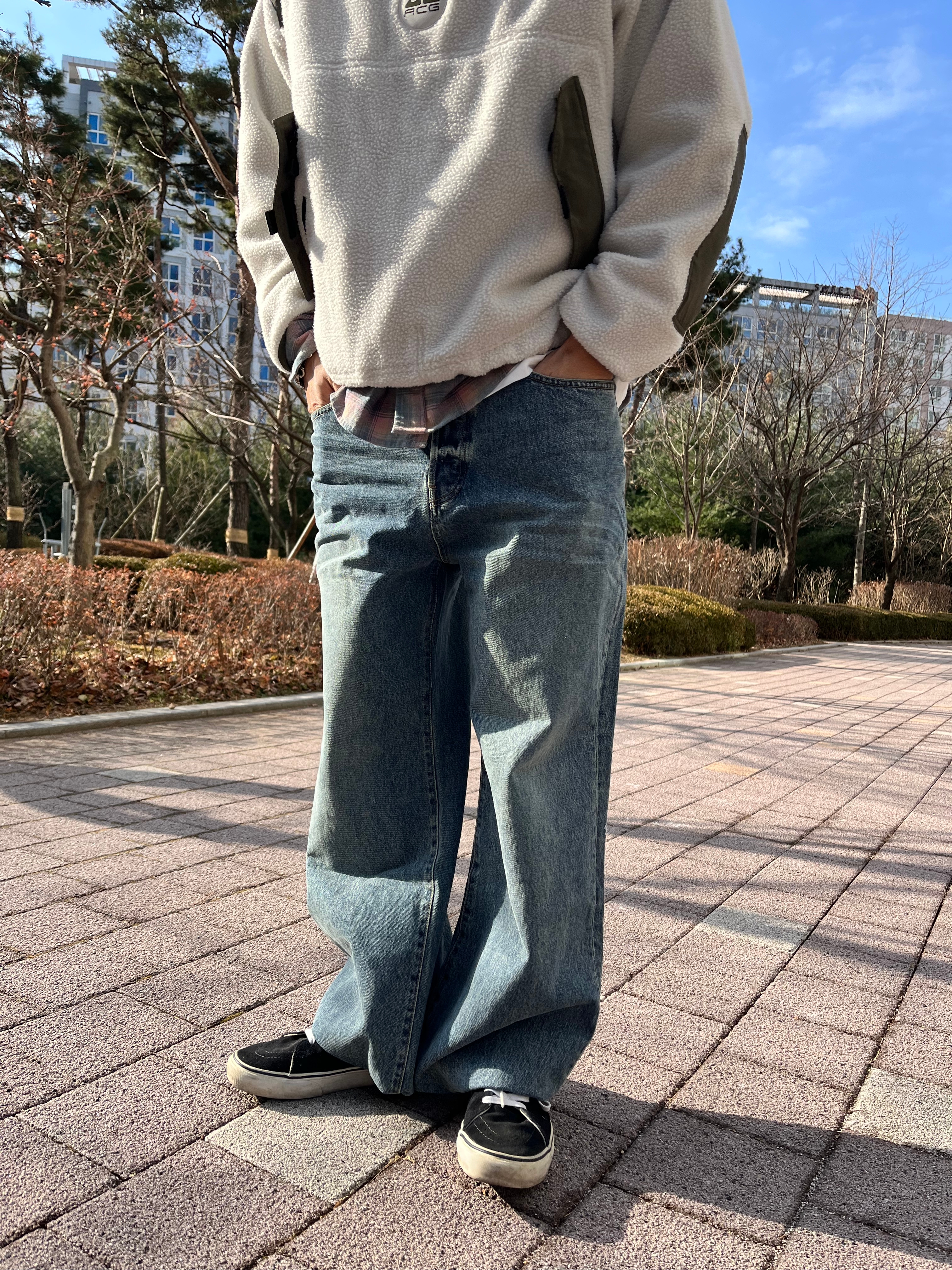 Woodman Essential Wide Denim Tin Blue, Nike ACG Balaclava Retro Fleece Pullover Light Bone Cargo Khaki - Asia 착용 스타일 - 6