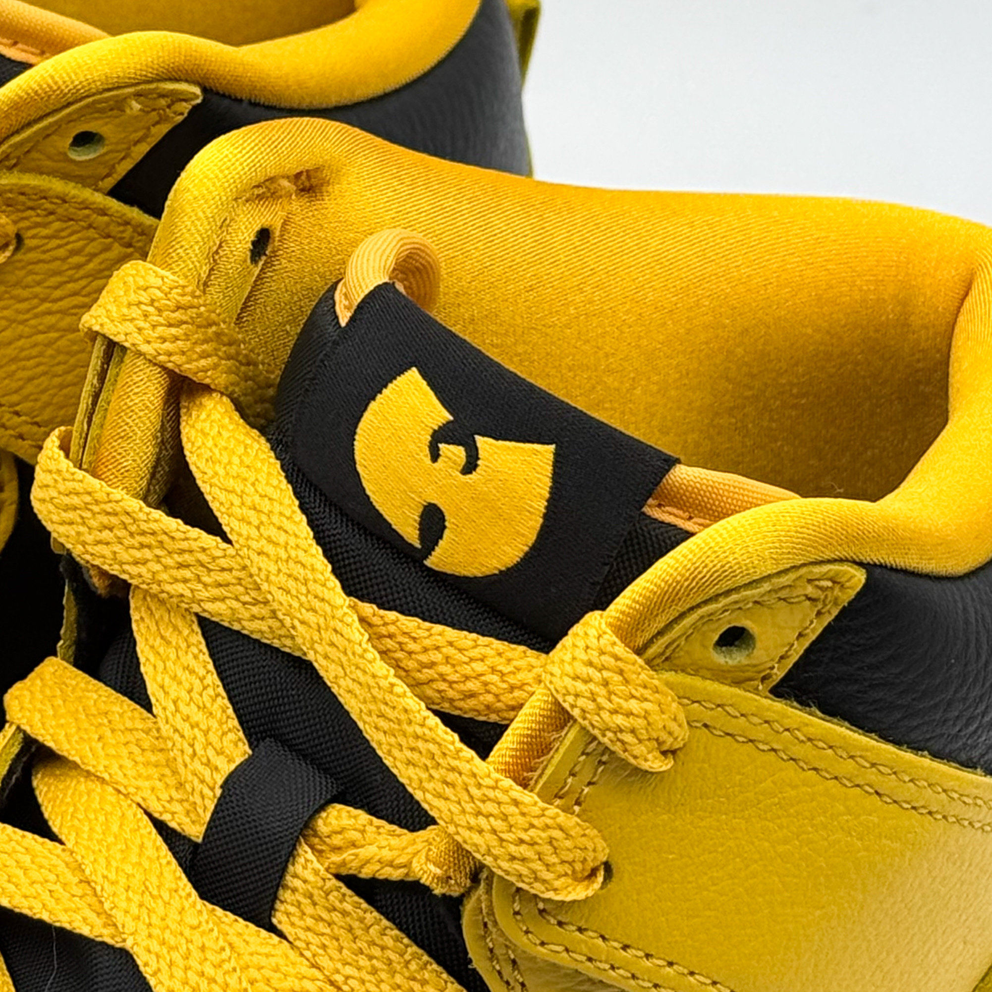 Nike Wu-Tang Clan Dunk High Black and Pollen 착용 스타일 - 6