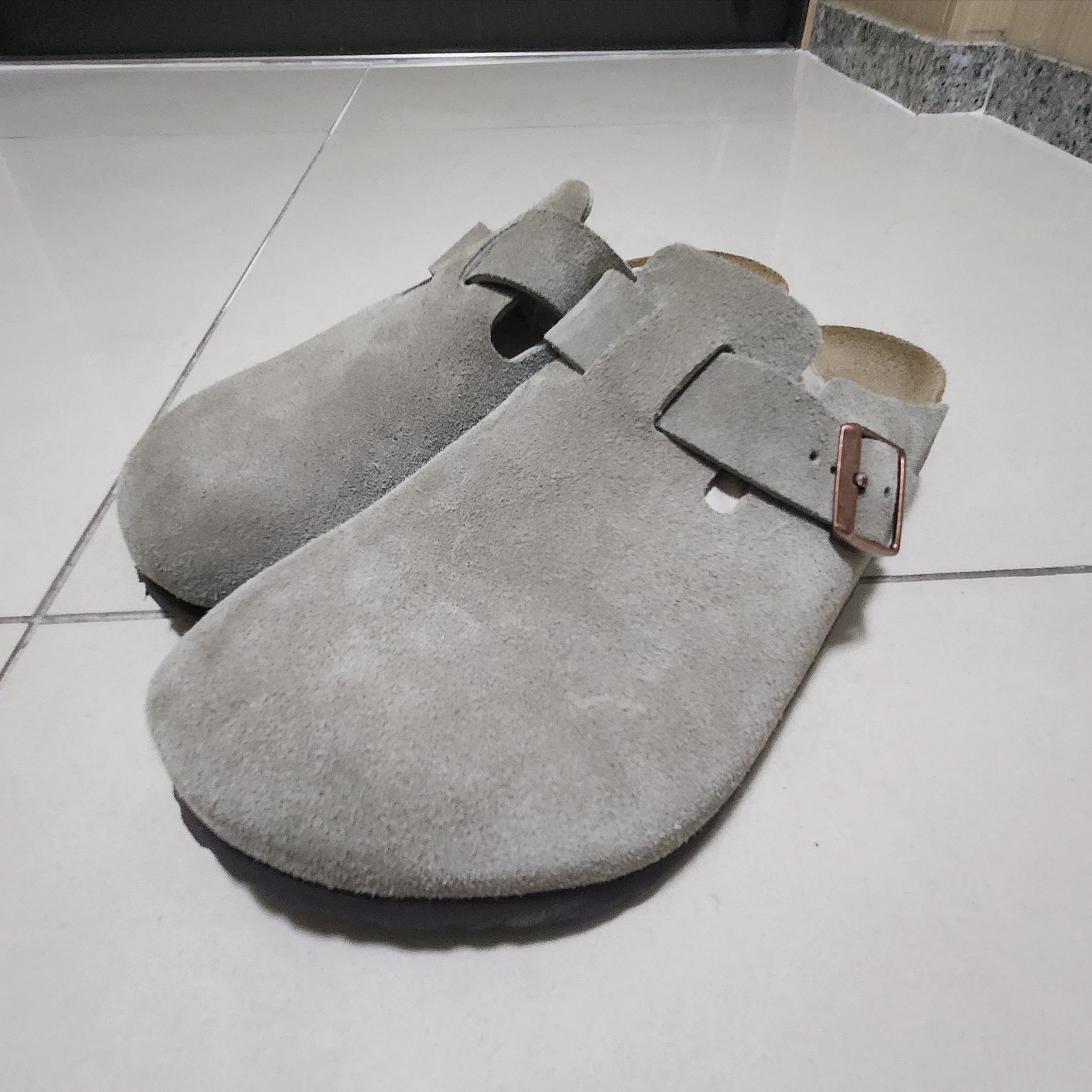 Birkenstock Boston Suede Leather Taupe - Regular 착용 스타일