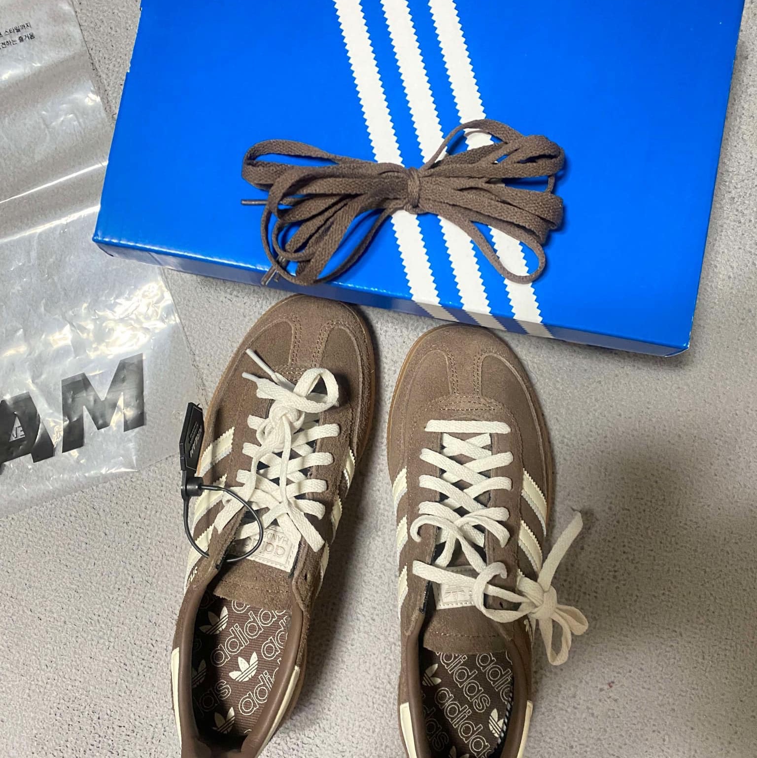 (W) Adidas Spezial Handball Earth Strata Off White 착용 스타일