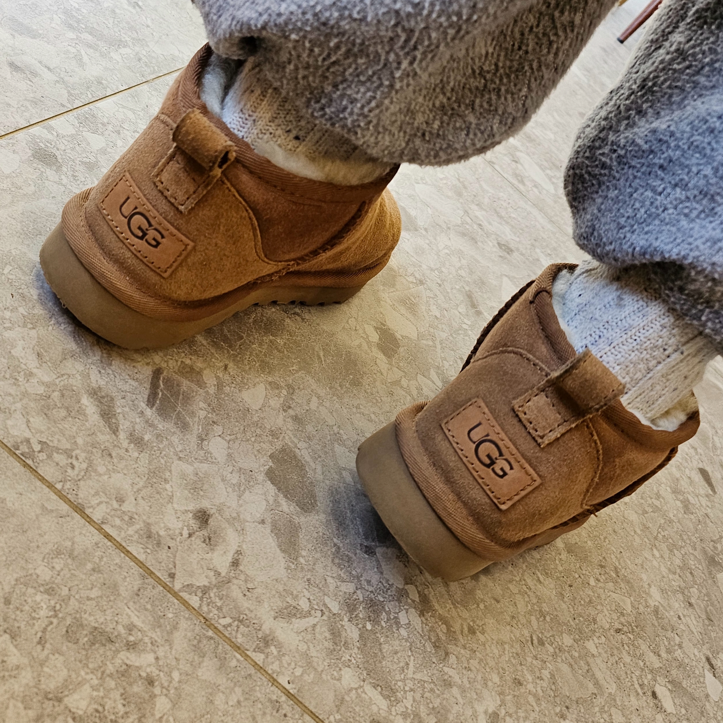 (W) UGG Classic Ultra Mini Boots Chestnut 착용 스타일