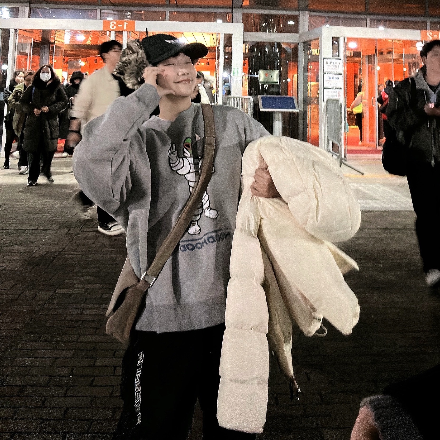 Palace Cordura Dog Ear 6-Panel Onyx - 24FW, Supreme Full Zip Baggy Warm Up Pants Black - 23SS 착용 스타일 - 2