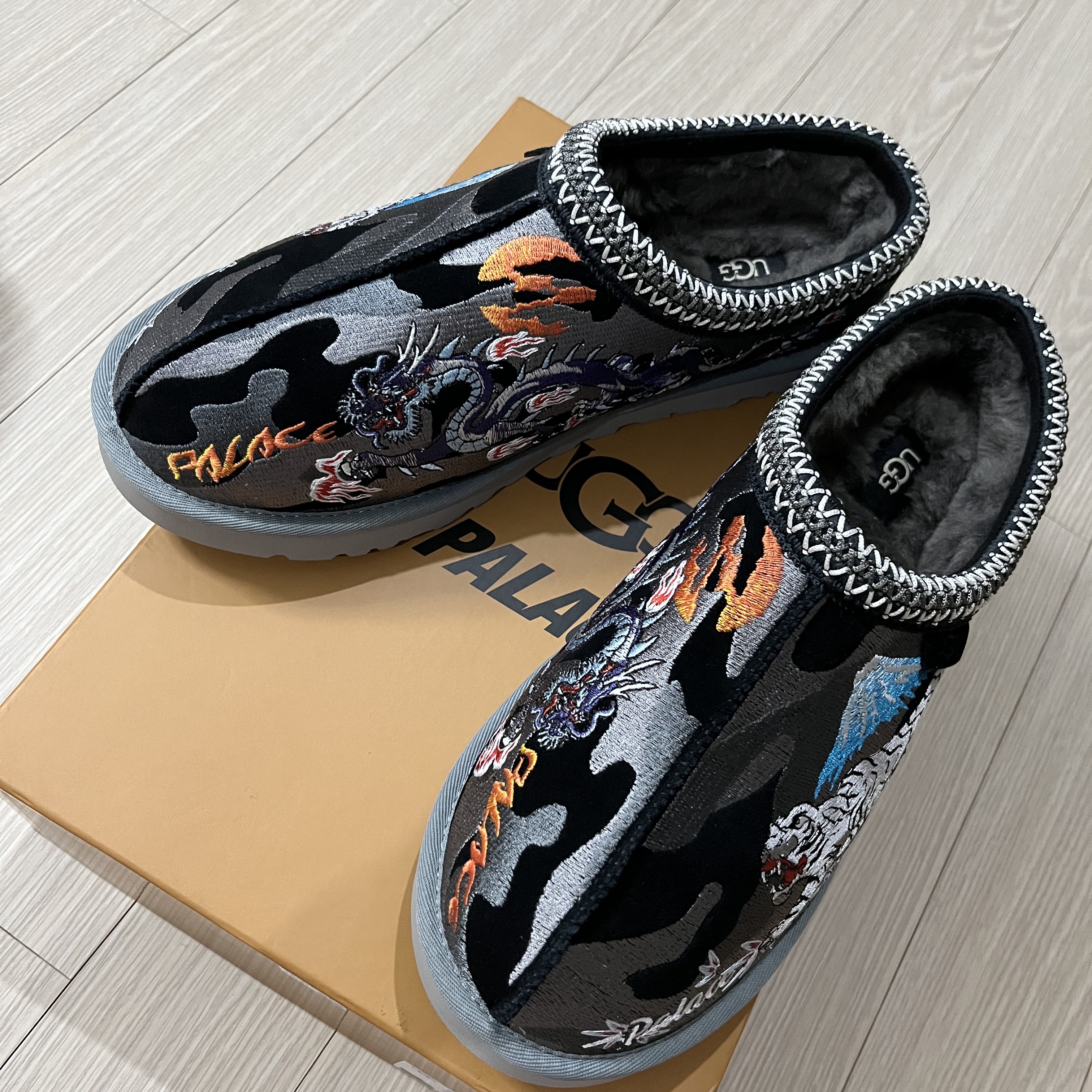 UGG x Palace Tasman Slipper Black Camo 착용 스타일