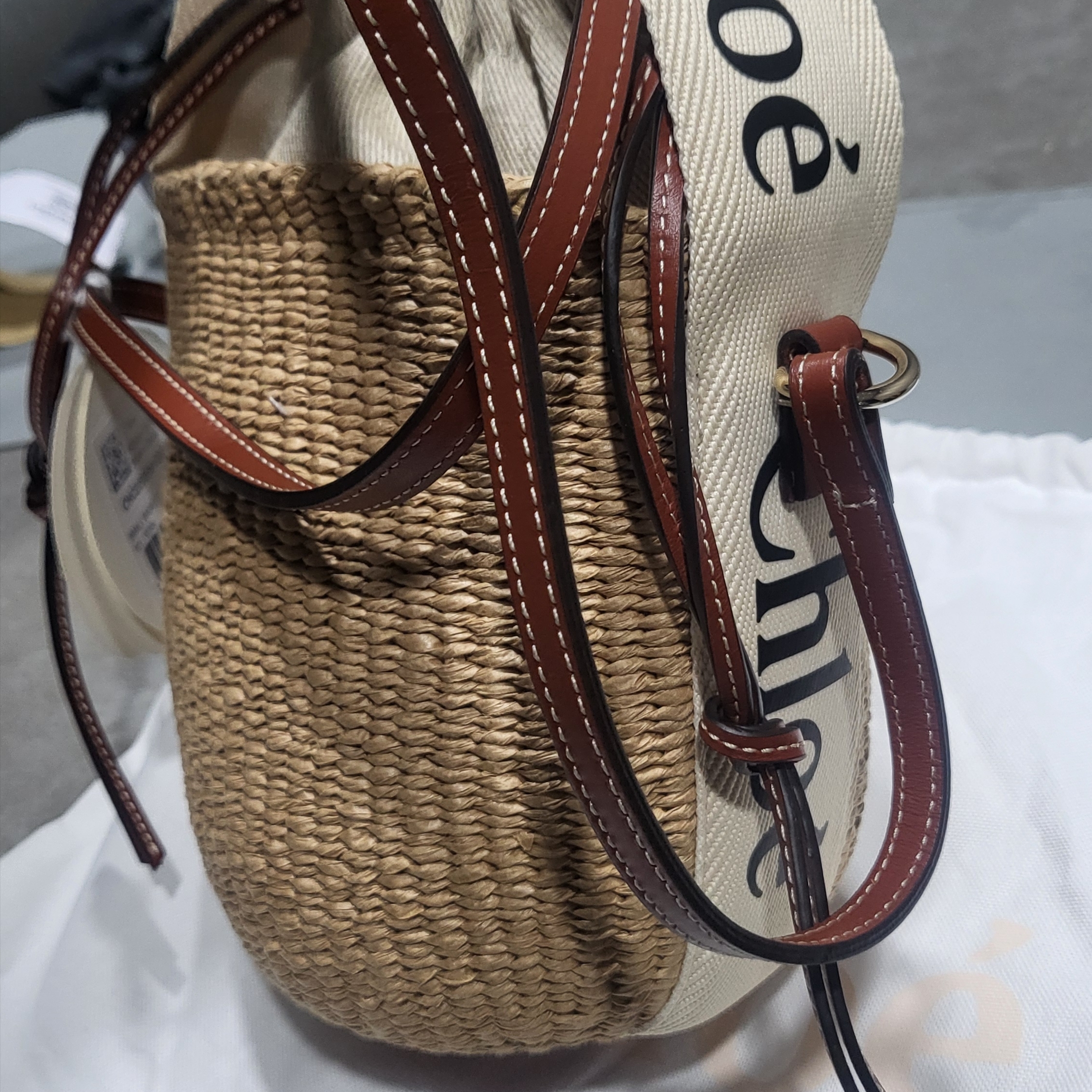 Chloe Small Woody Basket White 착용 스타일 - 1