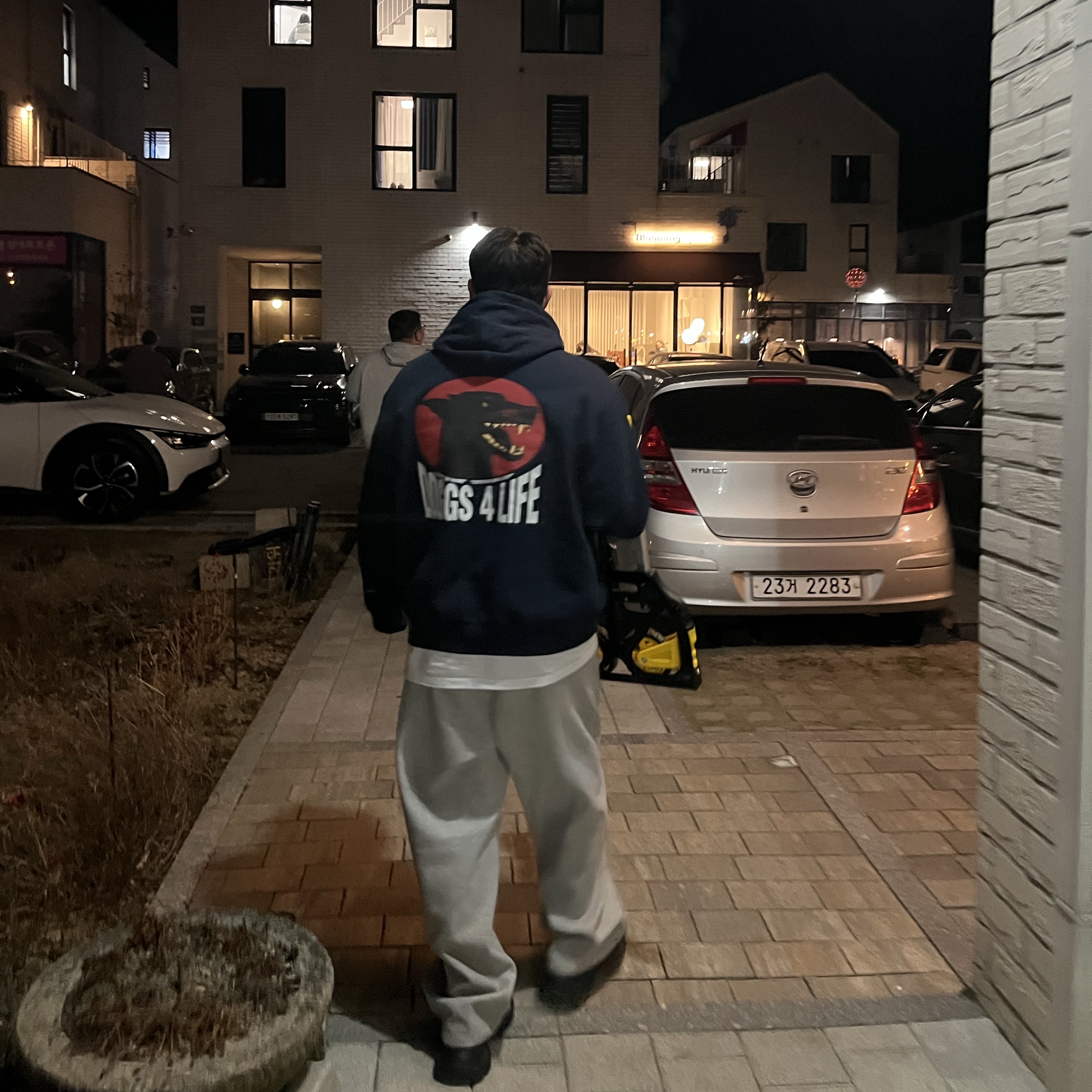 Supreme Doggs Hooded Sweatshirt Navy - 24SS 착용 스타일