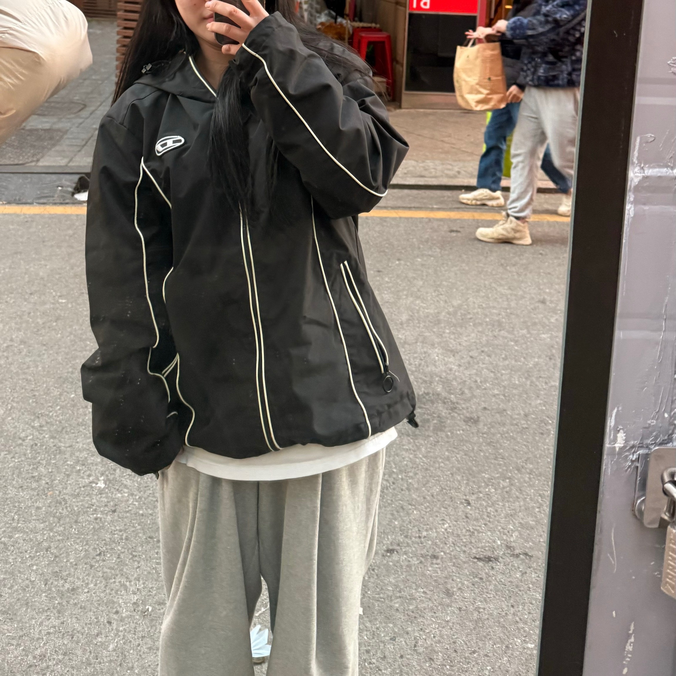 Diesel J-Hives Windbreaker with Contrast Piping Black, Arc'teryx Mantis 2 Waistpack Black 착용 스타일
