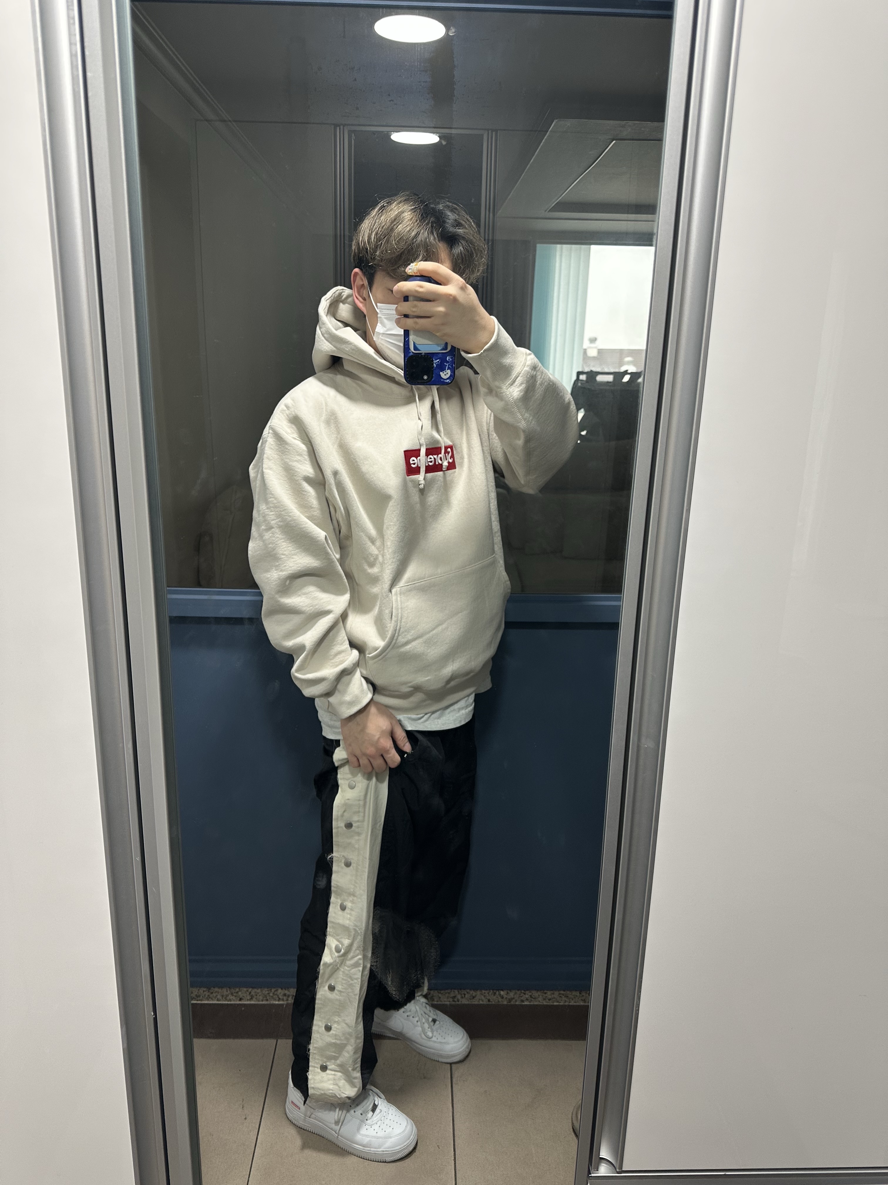 Supreme Box Logo Hooded Sweatshirt Stone - 24FW, Nike x Supreme Air Force 1 Low White 착용 스타일