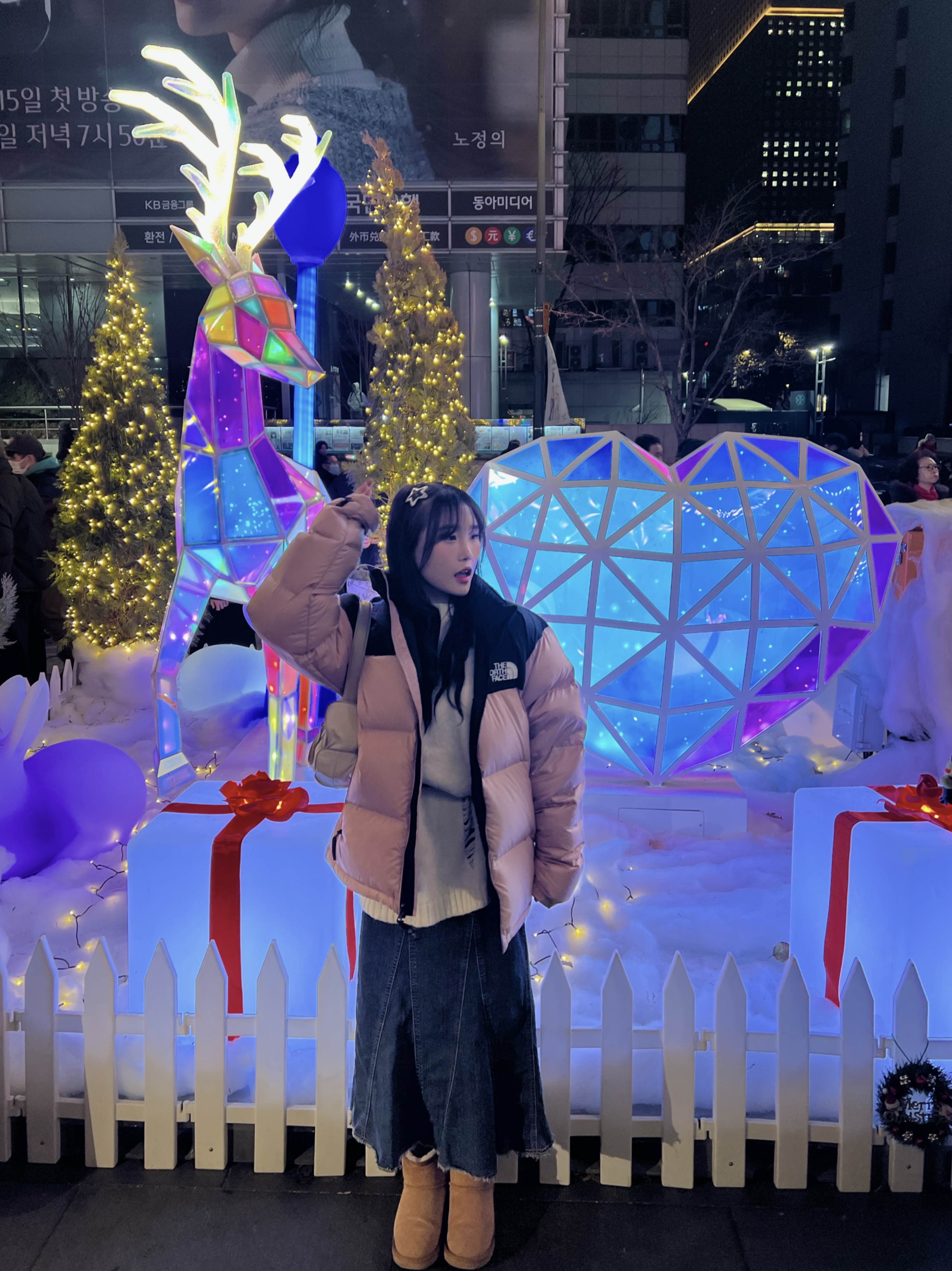 (W) The North Face 1996 Eco Nuptse Jacket Dusty Rose, Matin Kim Madeleine Round Bag Light Beige 착용 스타일 - 2