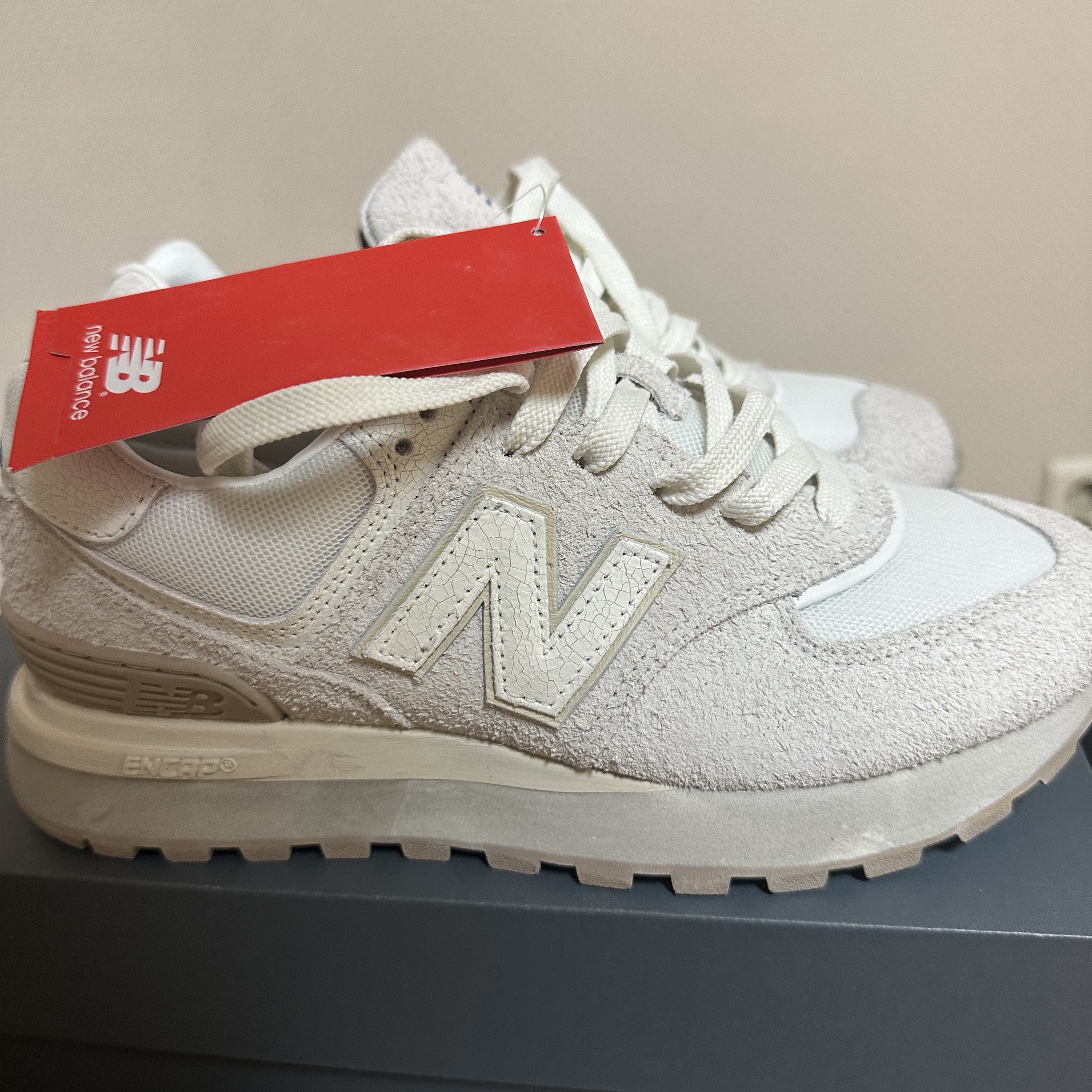 New Balance x Recto 574 Ash Cream Legacy 착용 스타일 - 1