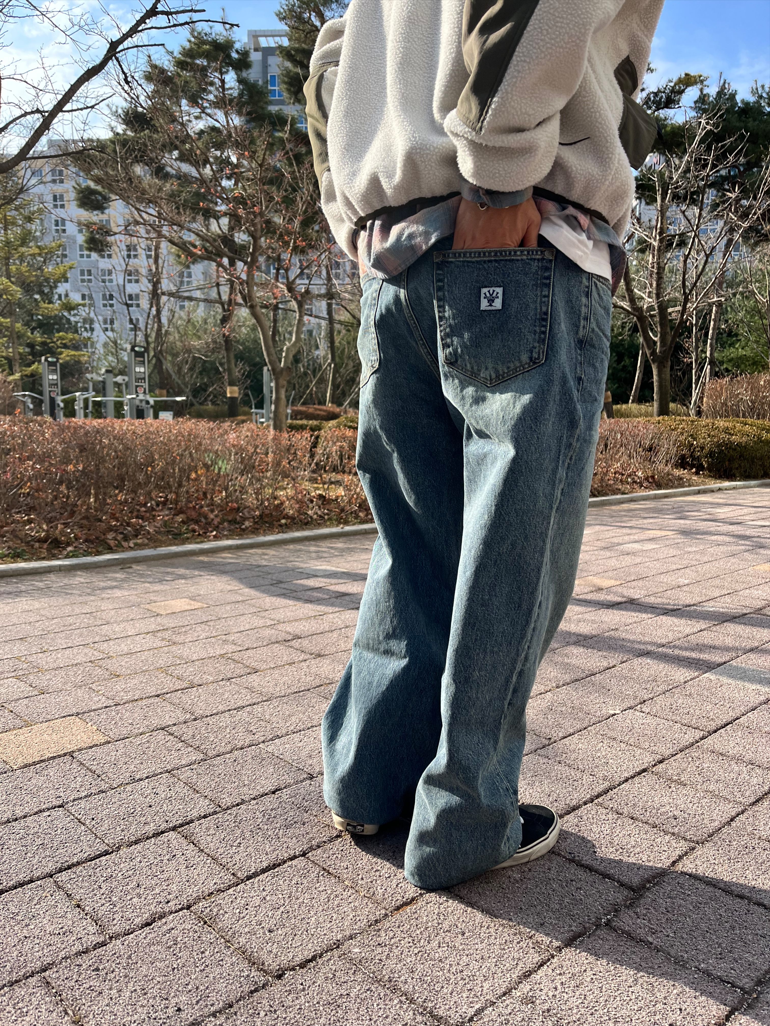 Woodman Essential Wide Denim Tin Blue, Nike ACG Balaclava Retro Fleece Pullover Light Bone Cargo Khaki - Asia 착용 스타일 - 8