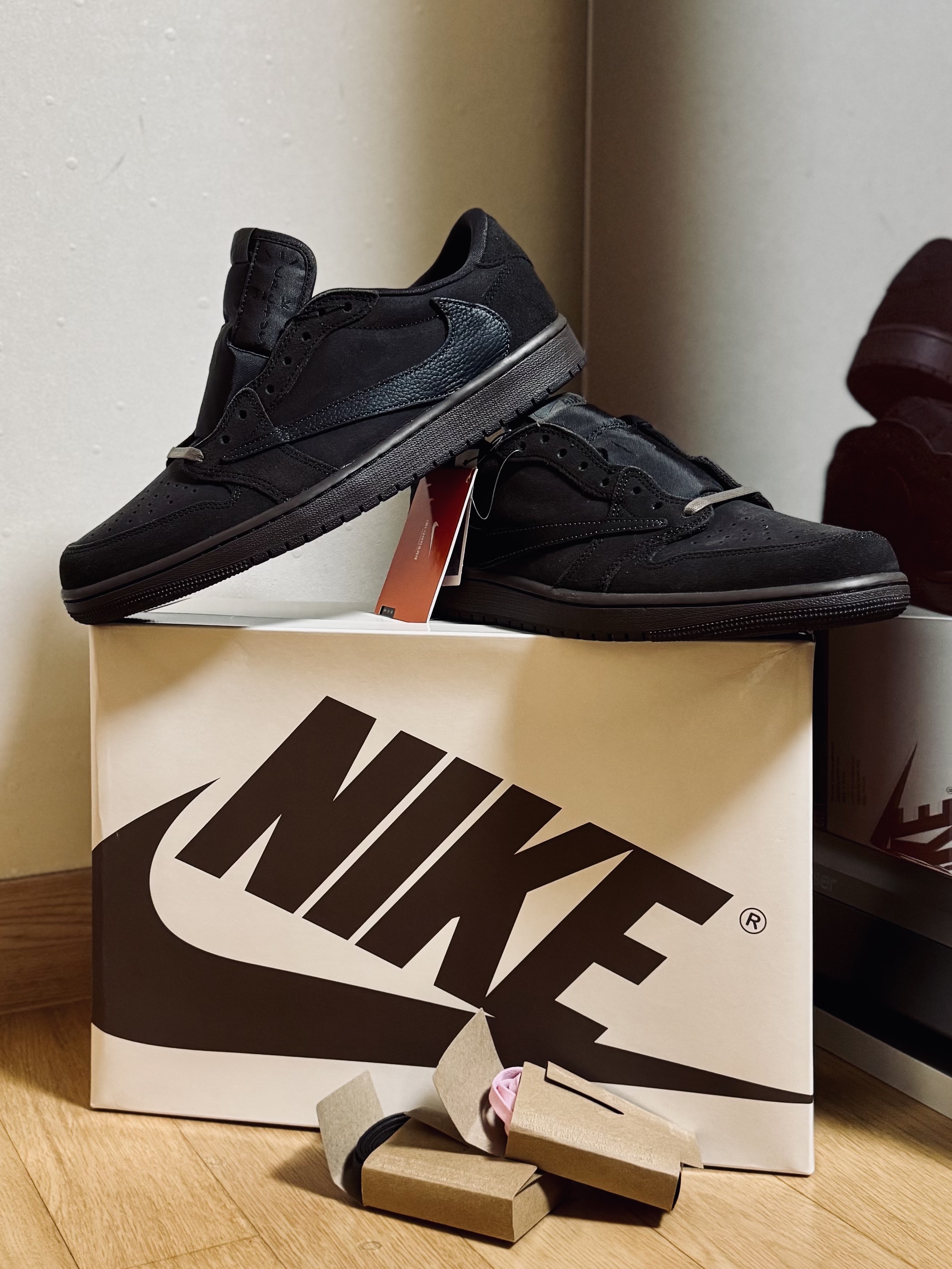 Jordan 1 x Travis Scott Retro Low OG SP Velvet Brown and Dark Mocha 착용 스타일