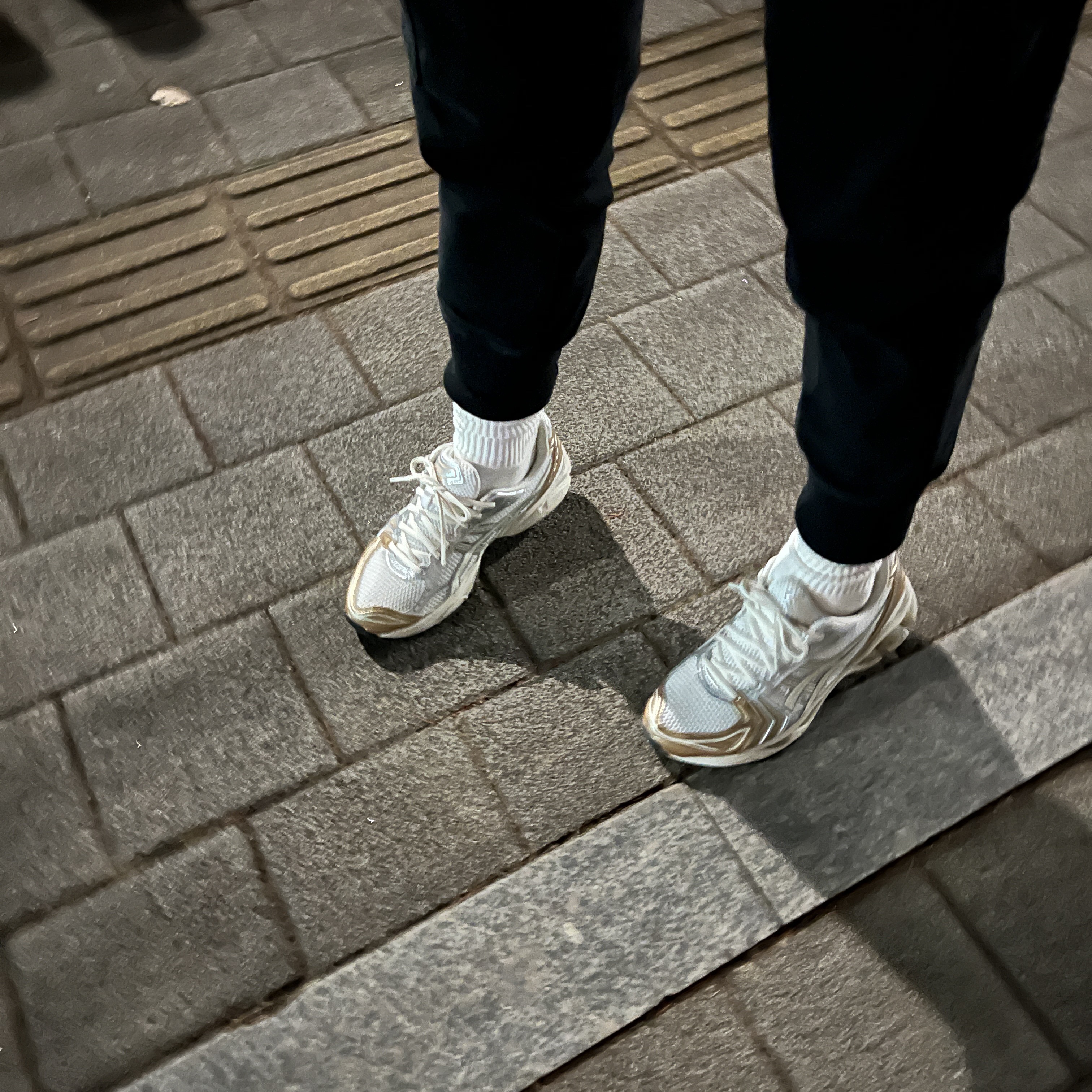 Asics Gel-Kayano 14 White Cream 착용 스타일