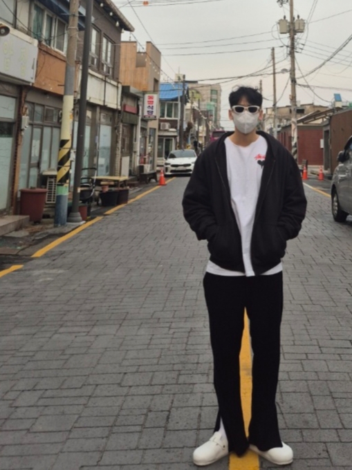 Yeezy YZY Zip-Up Hoodie Black 착용 스타일