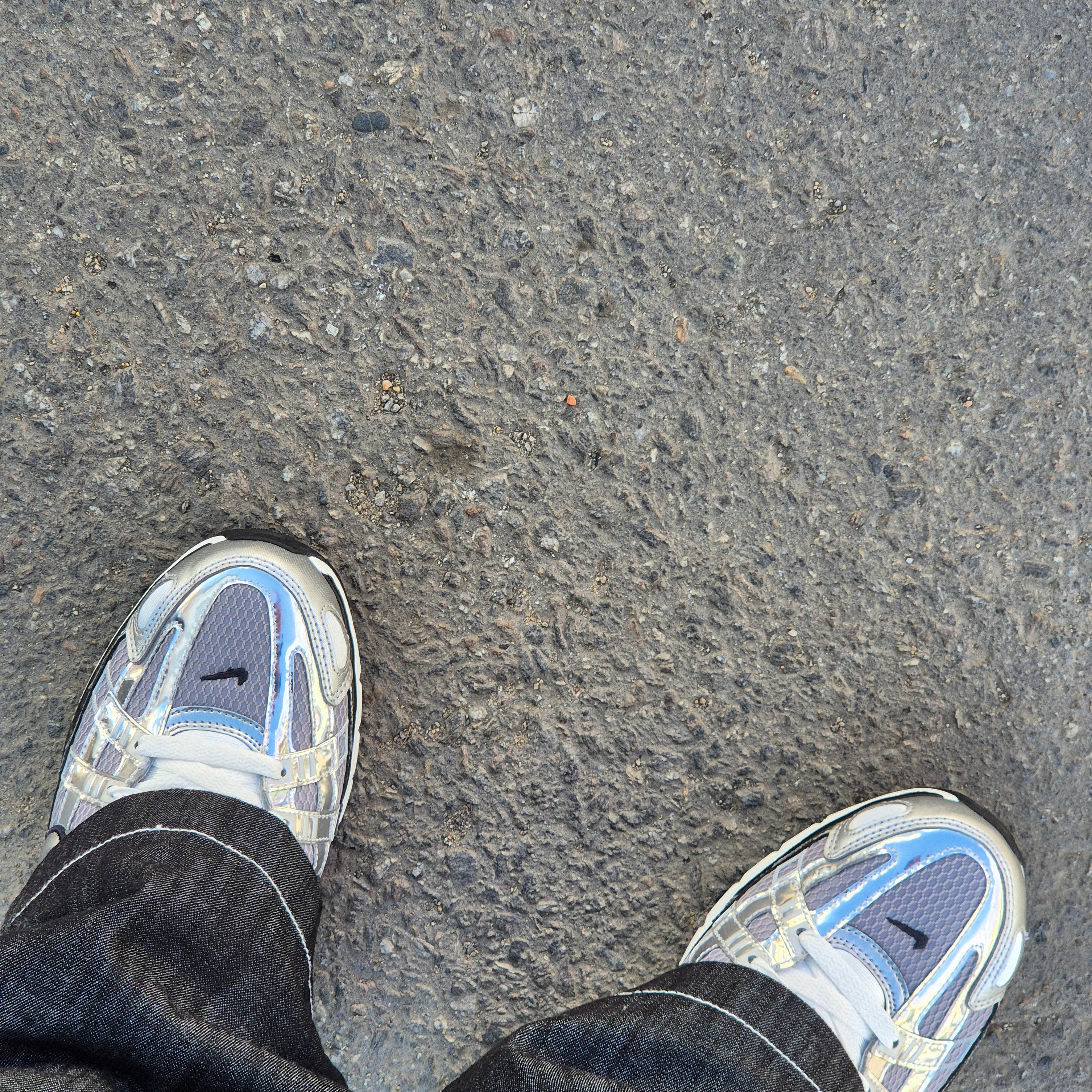 Nike P-6000 Metallic Silver 착용 스타일