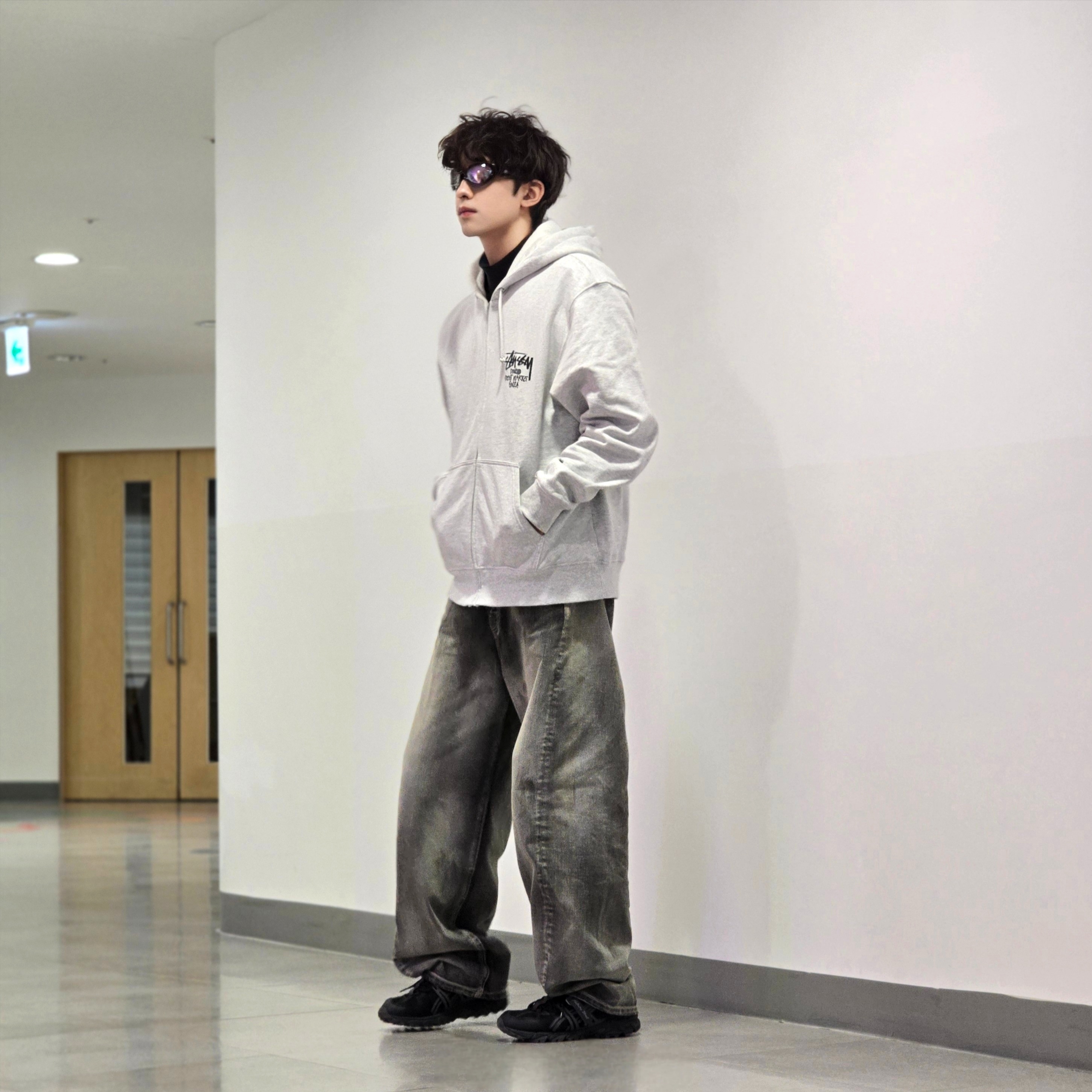 Stussy Stock DSM Ginza Zip Hoodie Ash Heather 2023, Asics Gel-Sonoma 15-50 Black Obsidian Grey 착용 스타일 - 3