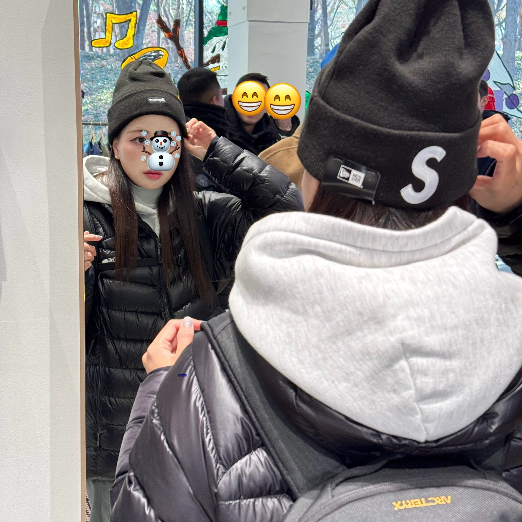 Supreme New Era S Logo Beanie Ash Grey - 24FW, Supreme New Era S Logo Beanie Black - 23FW 착용 스타일 - 1