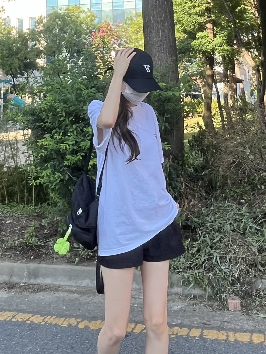 Stussy California Grown Pigment Dyed T-Shirt Natural, Jansport Half Pint Mini Backpack Black 착용 스타일 - 3