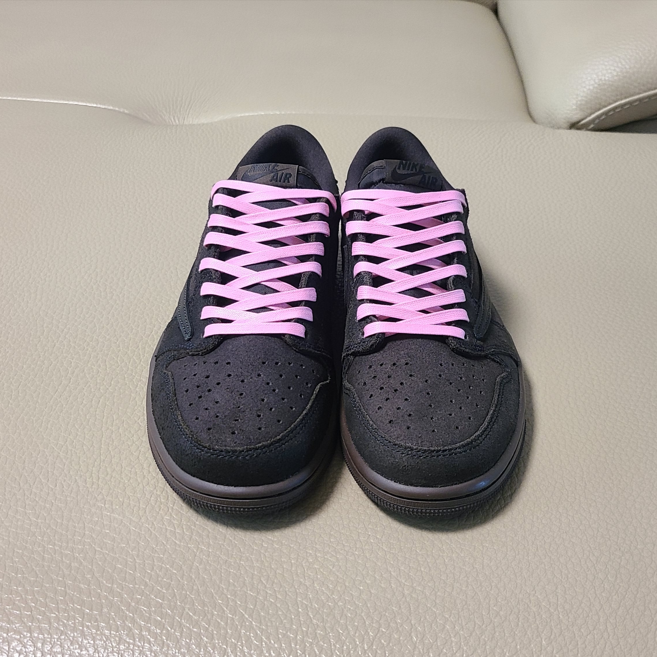 Jordan 1 x Travis Scott Retro Low OG SP Velvet Brown and Dark Mocha 착용 스타일 - 2