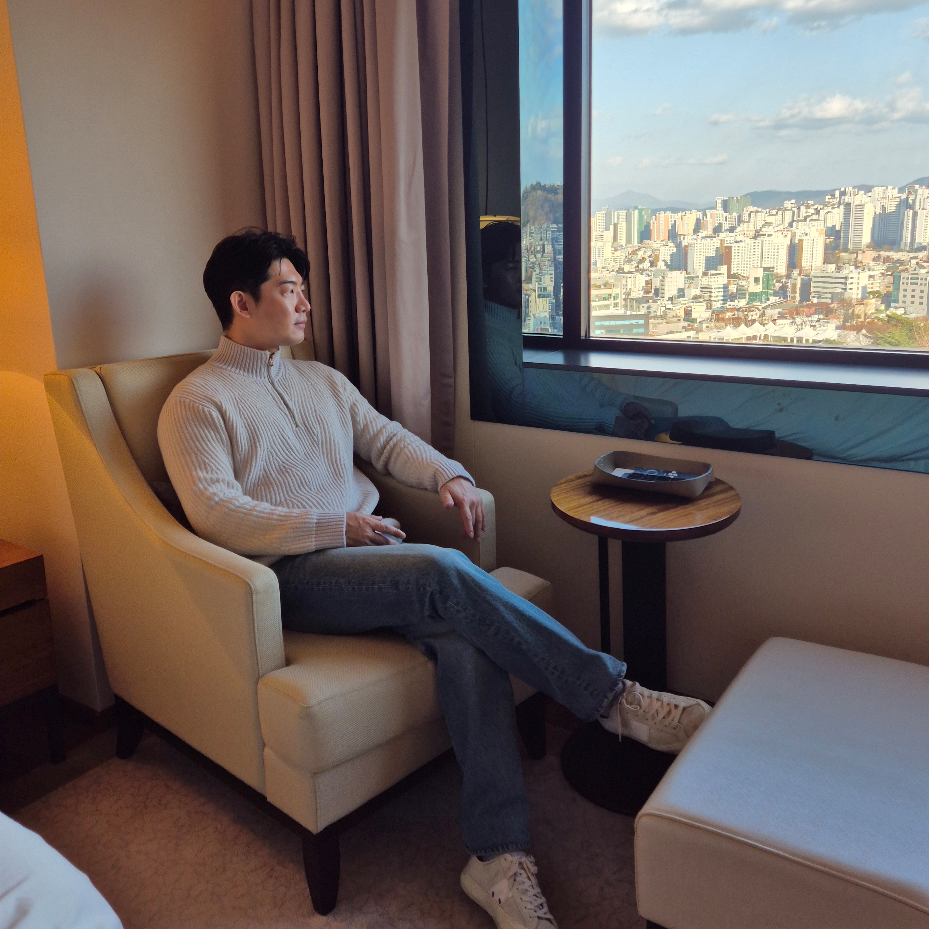 Tom Ford Cambridge Lace Up Sneakers Marmo 착용 스타일 - 1