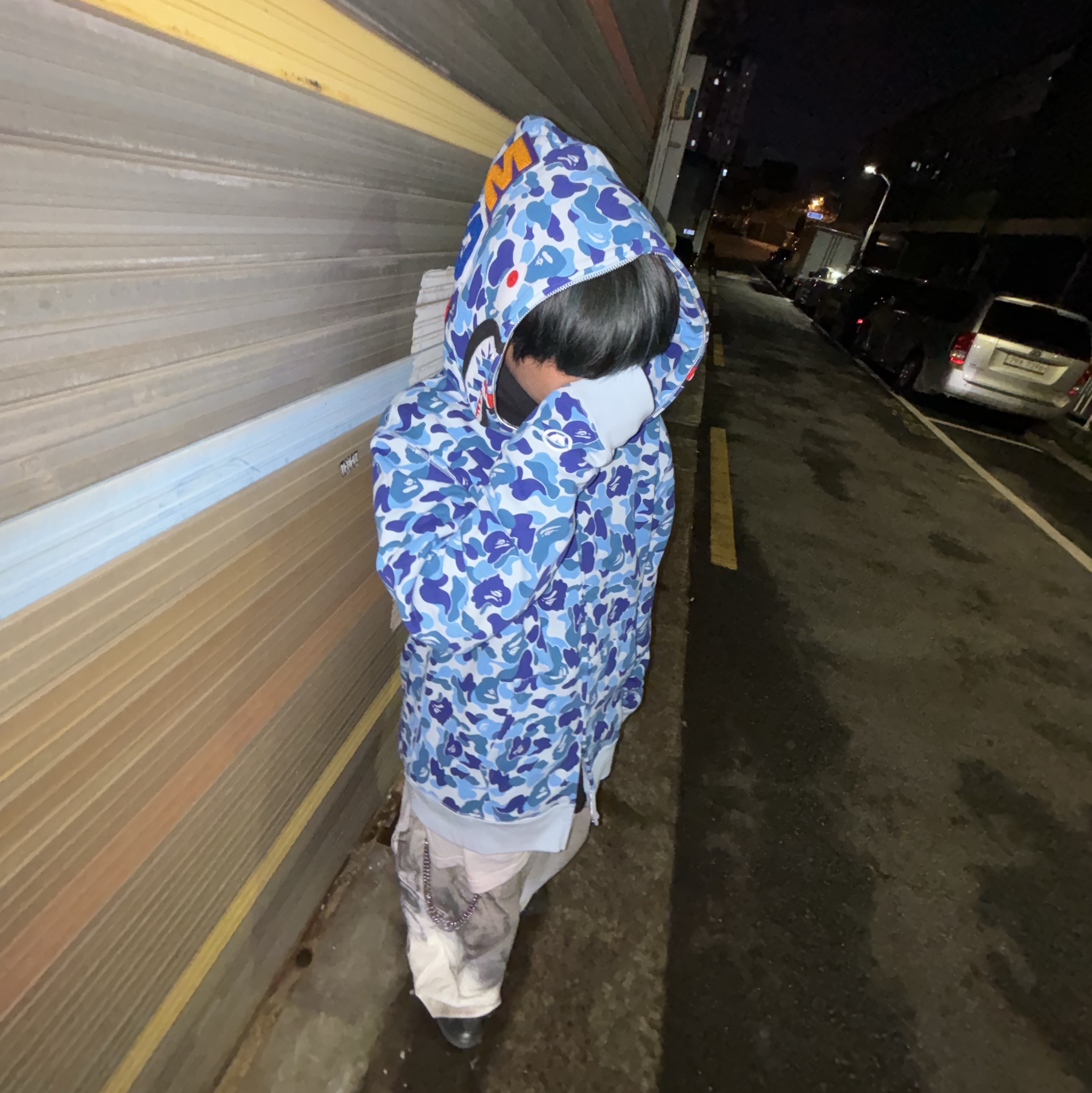 BAPE Color Camo Shark Full Zip Hoodie Navy 착용 스타일 - 3
