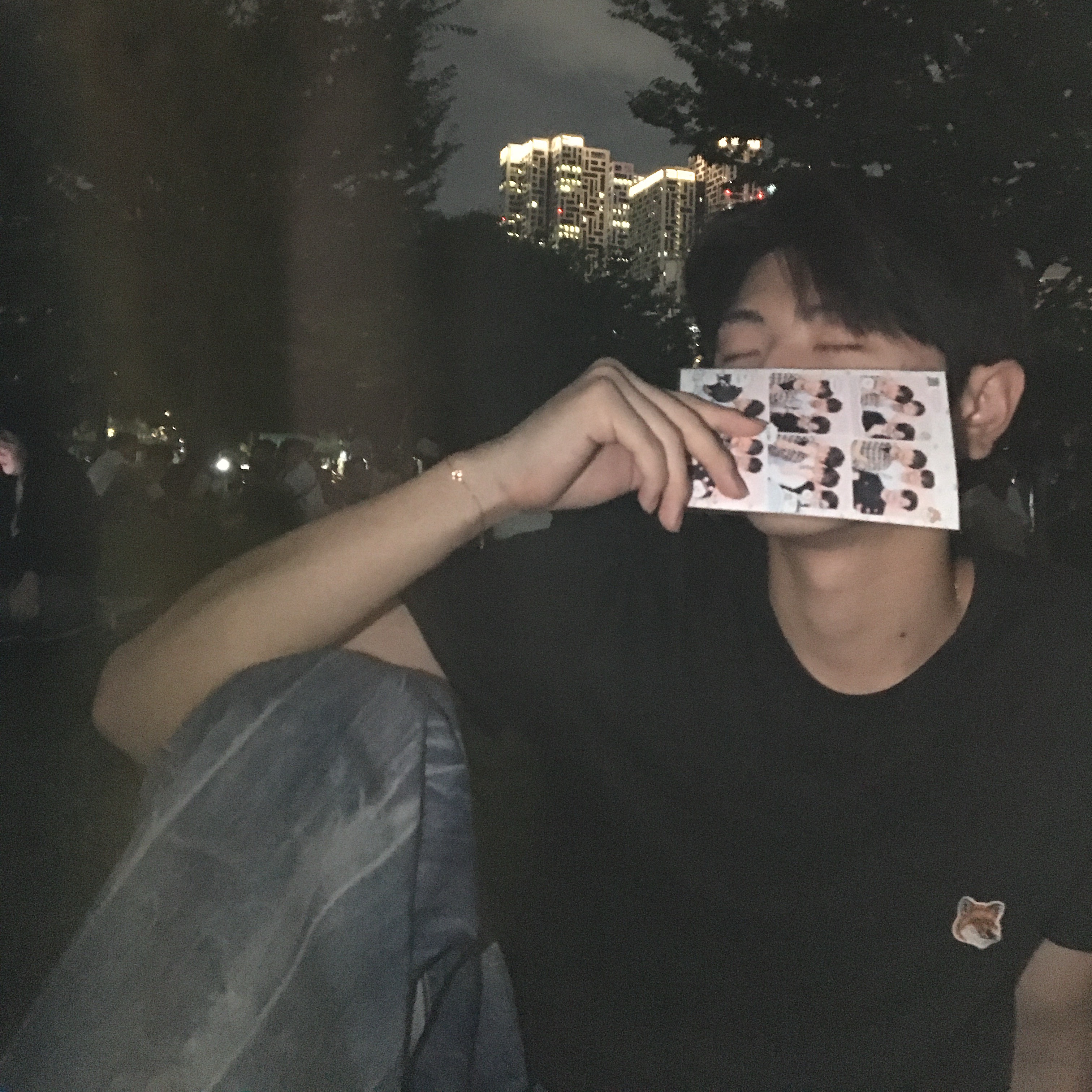 Maison Kitsune Fox Head Patch Classic T-Shirt Black 착용 스타일 - 2