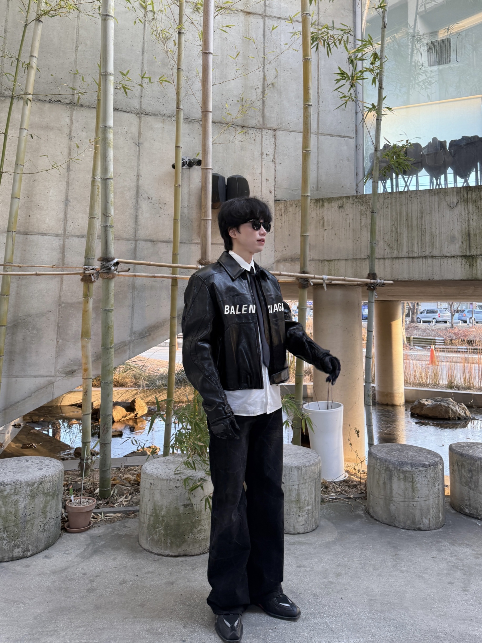 Nike x Martine Rose Shox MR4 Black, Balenciaga Sporty B Taxi Blouson Black 착용 스타일 - 9