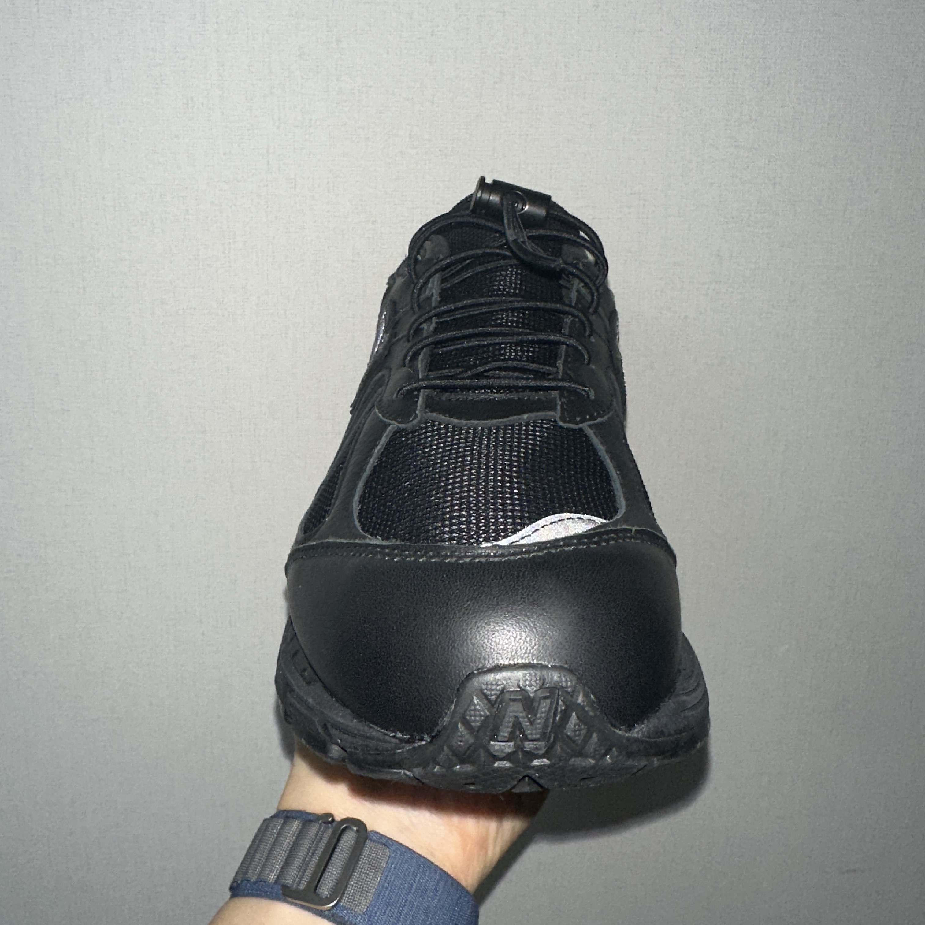 New Balance x JJJJound 2002R Leather Gore-Tex Black Storm 착용 스타일 - 8