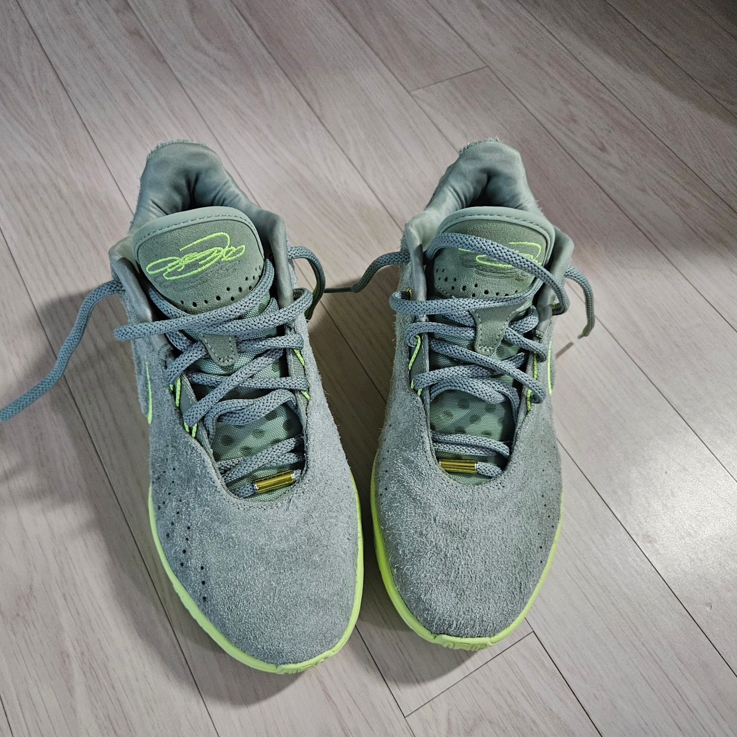 Nike Lebron 21 EP Oil Green Volt 착용 스타일