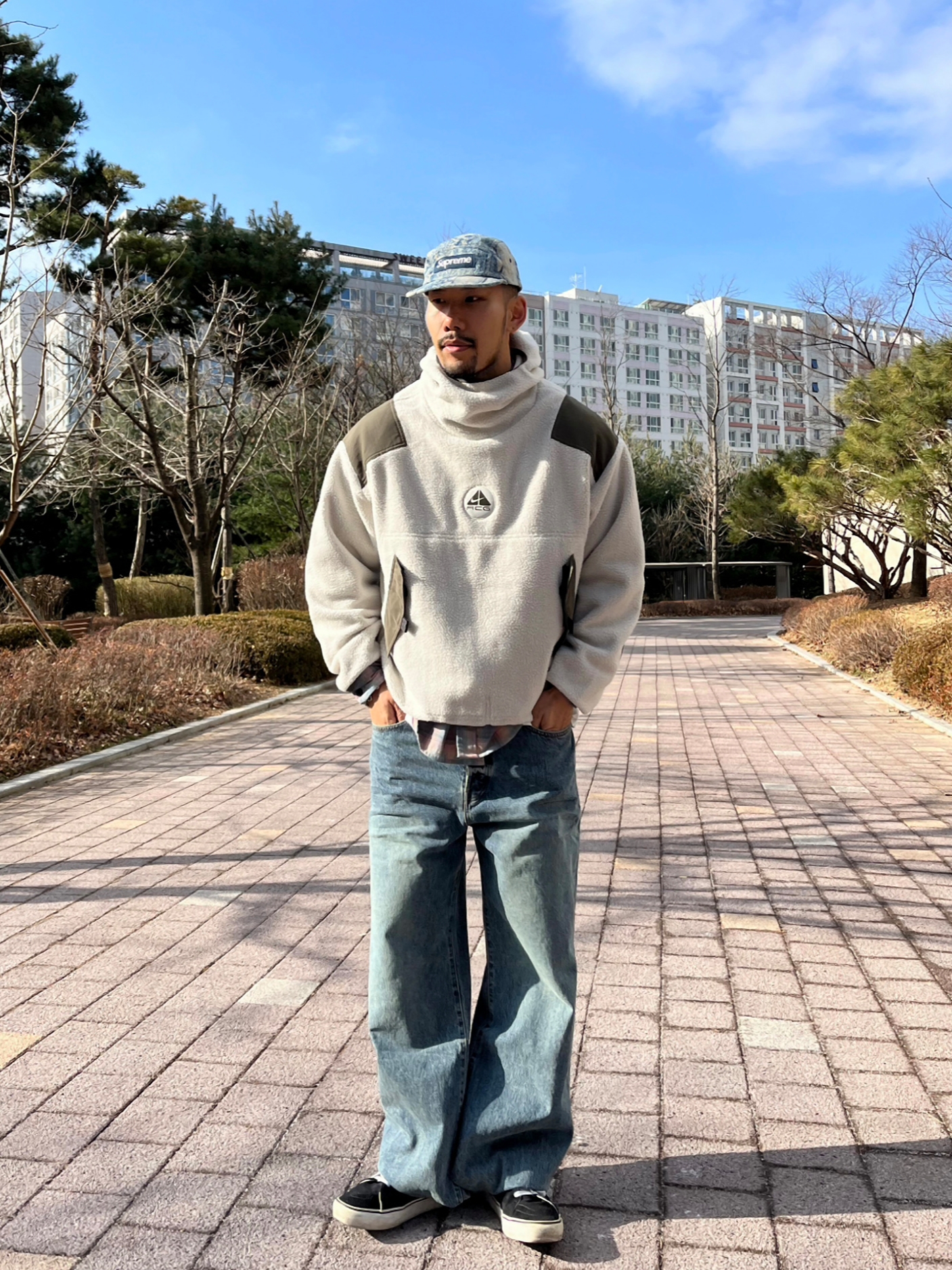 Woodman Essential Wide Denim Tin Blue, Nike ACG Balaclava Retro Fleece Pullover Light Bone Cargo Khaki - Asia 착용 스타일 - 4