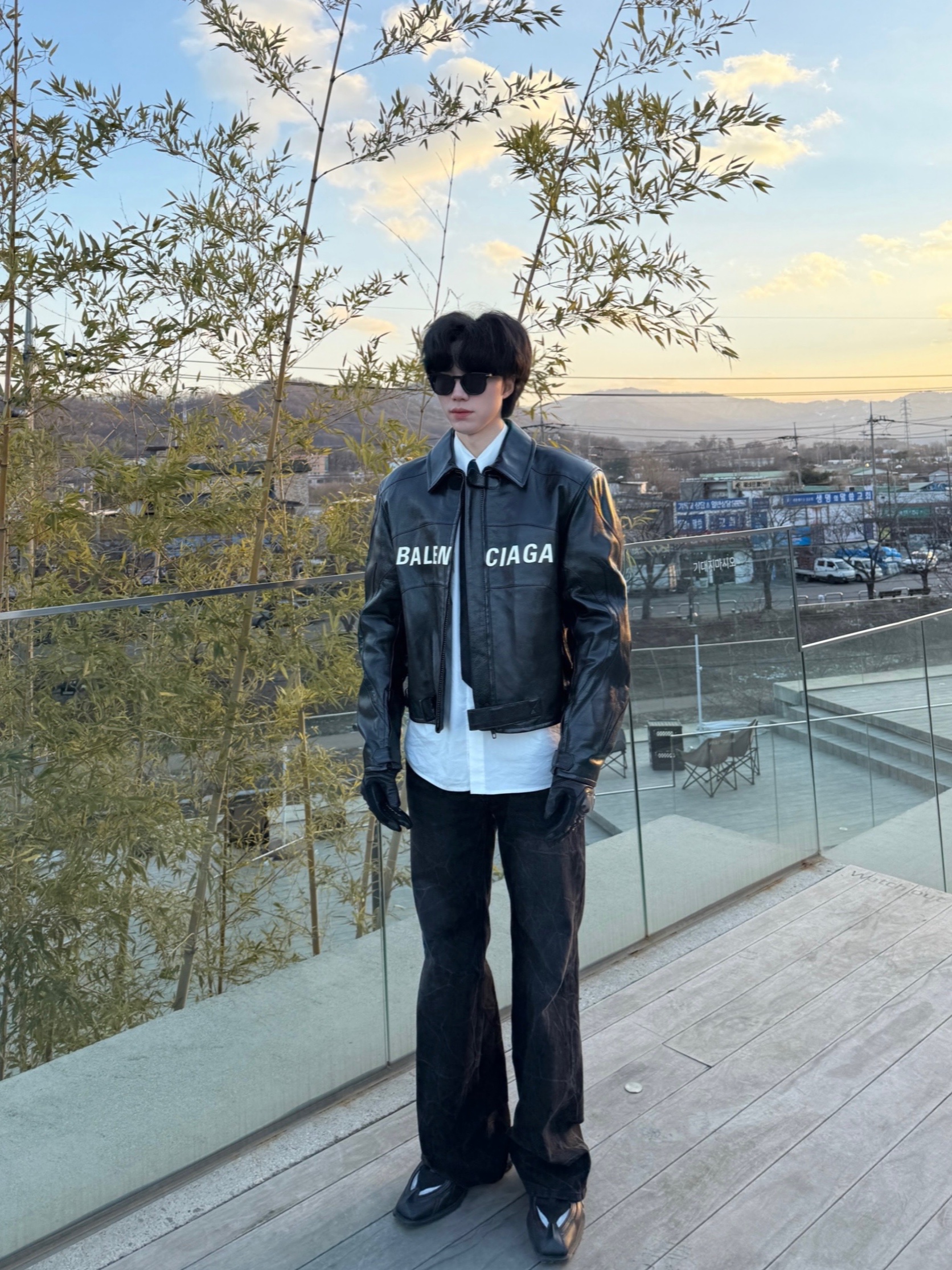 Nike x Martine Rose Shox MR4 Black, Balenciaga Sporty B Taxi Blouson Black 착용 스타일 - 5