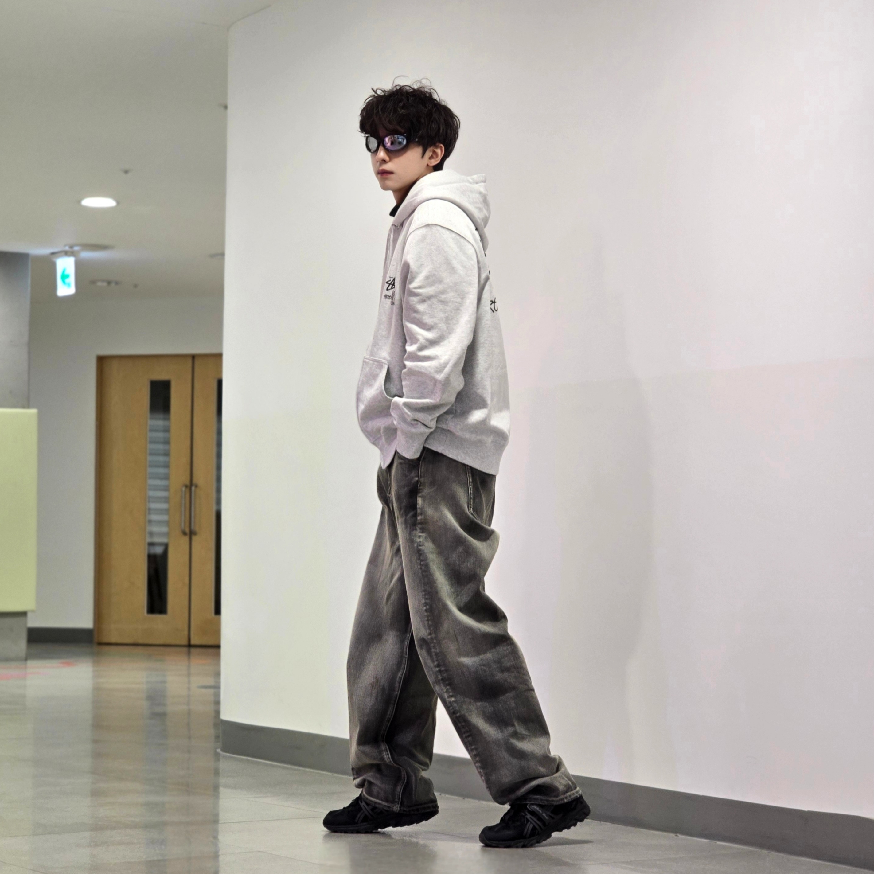 Stussy Stock DSM Ginza Zip Hoodie Ash Heather 2023, Asics Gel-Sonoma 15-50 Black Obsidian Grey 착용 스타일 - 2