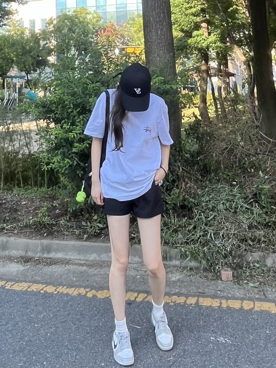 Stussy California Grown Pigment Dyed T-Shirt Natural, Jansport Half Pint Mini Backpack Black 착용 스타일 - 1