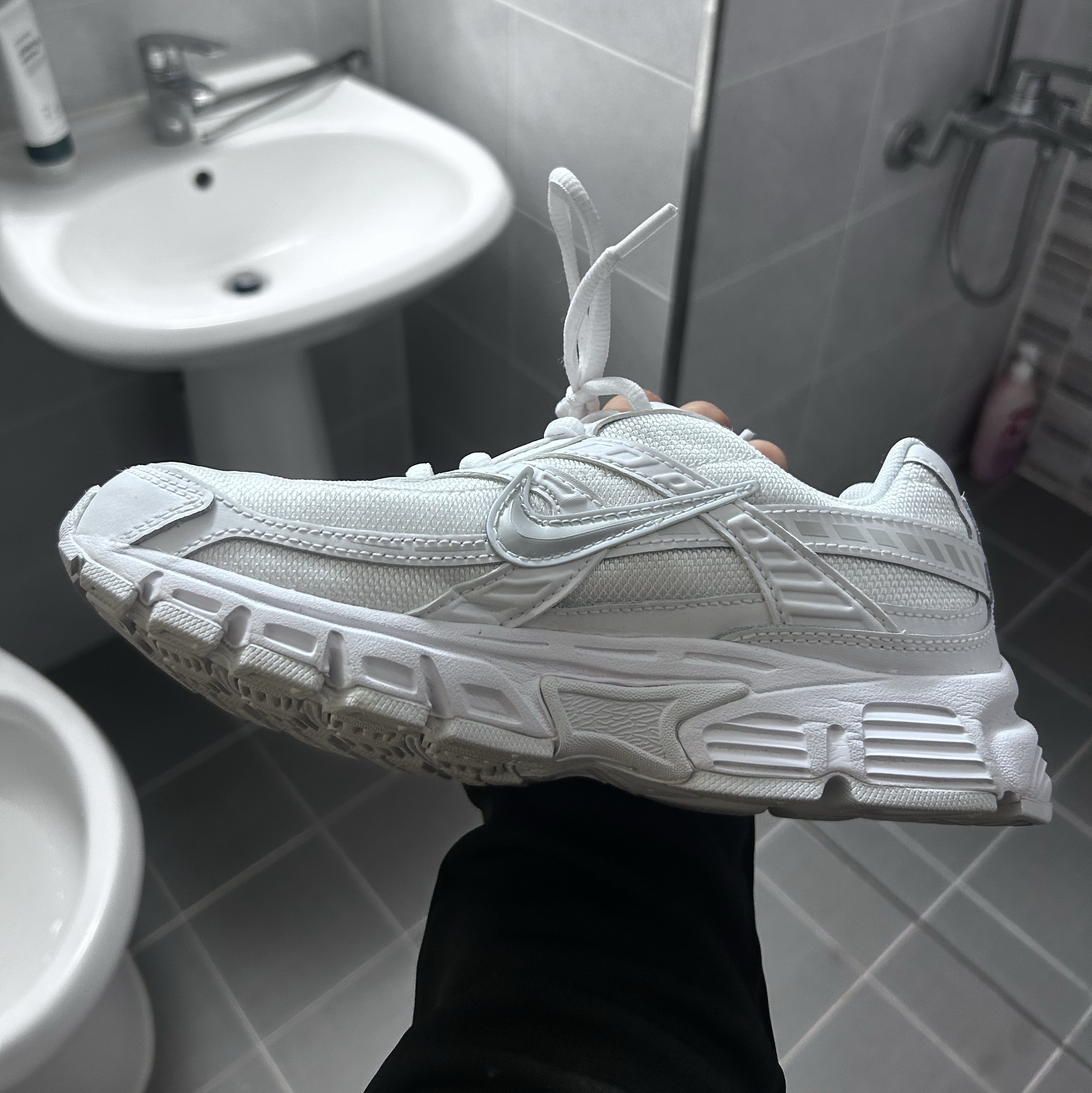(W) Nike Initiator White Metallic Silver 착용 스타일