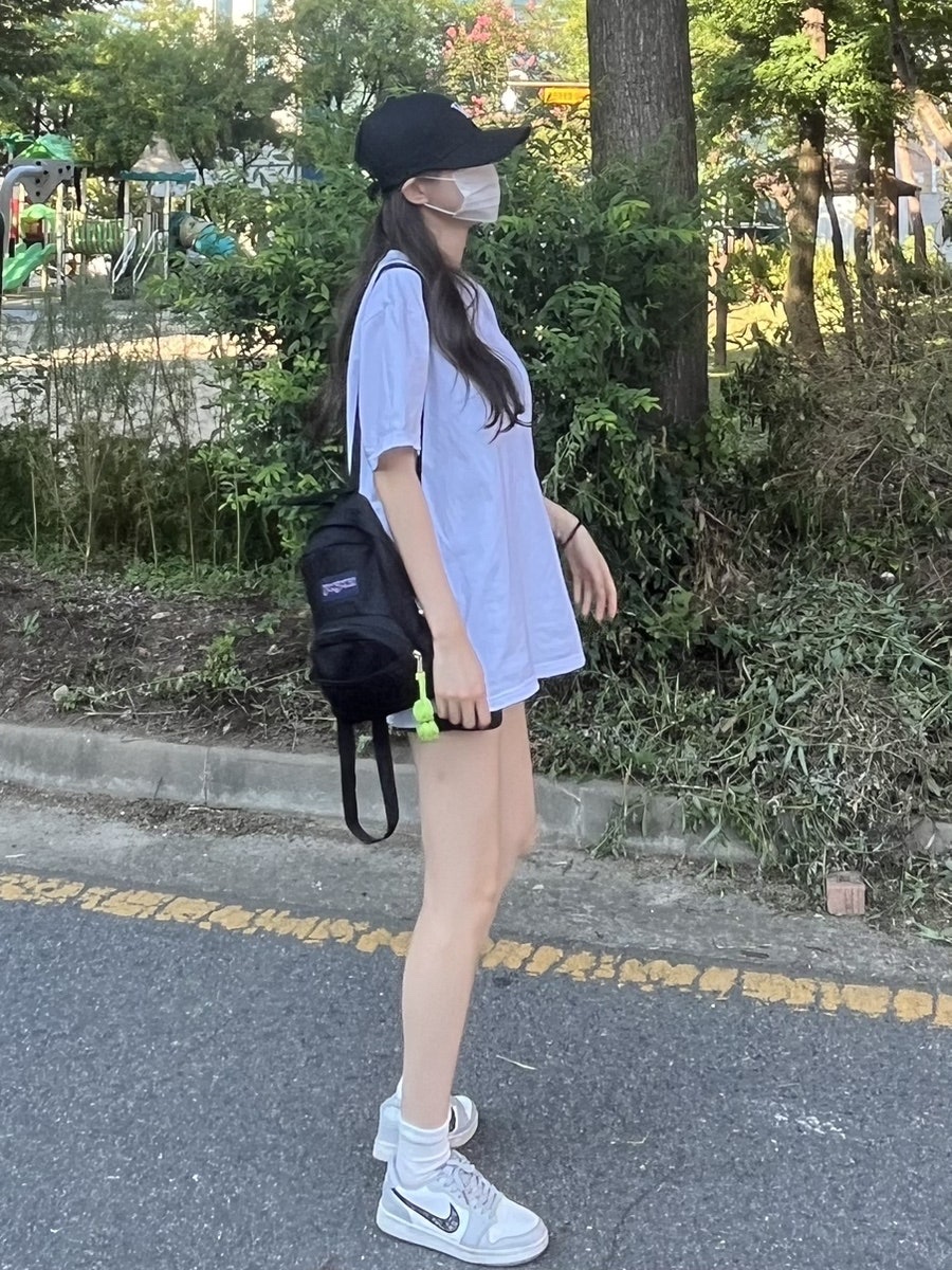 Stussy California Grown Pigment Dyed T-Shirt Natural, Jansport Half Pint Mini Backpack Black 착용 스타일 - 2