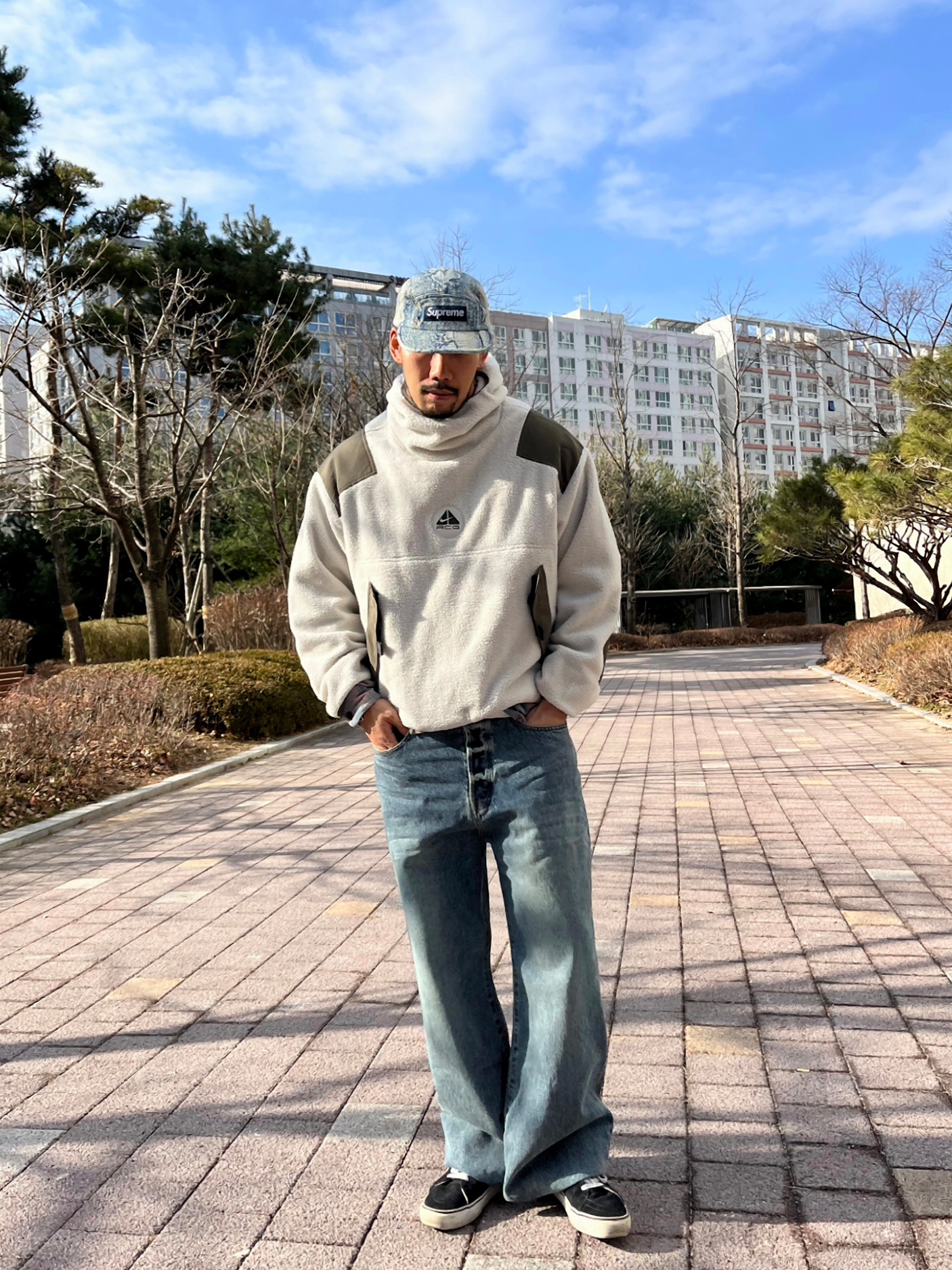 Woodman Essential Wide Denim Tin Blue, Nike ACG Balaclava Retro Fleece Pullover Light Bone Cargo Khaki - Asia 착용 스타일 - 2