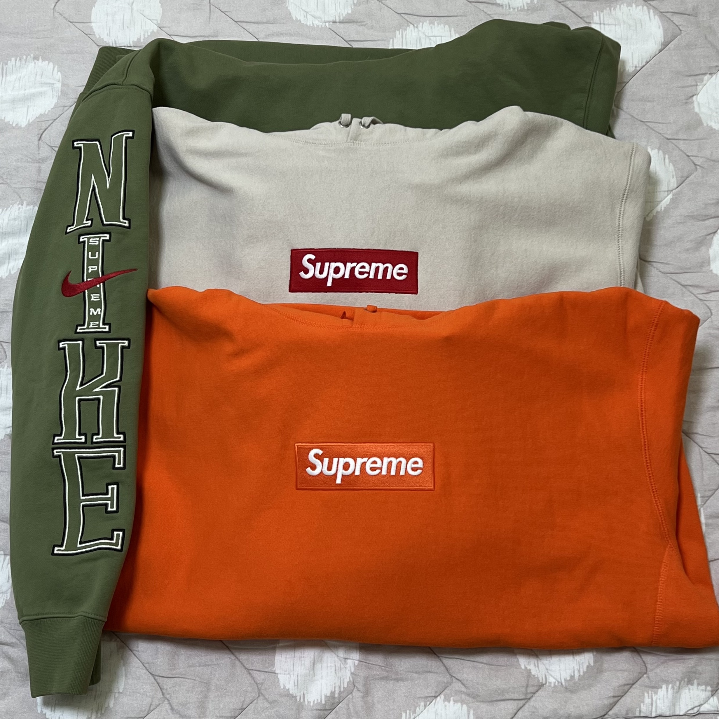 Supreme Box Logo Hooded Sweatshirt Dark Orange - 24FW, Supreme Box Logo Hooded Sweatshirt Stone - 24FW 착용 스타일 - 2
