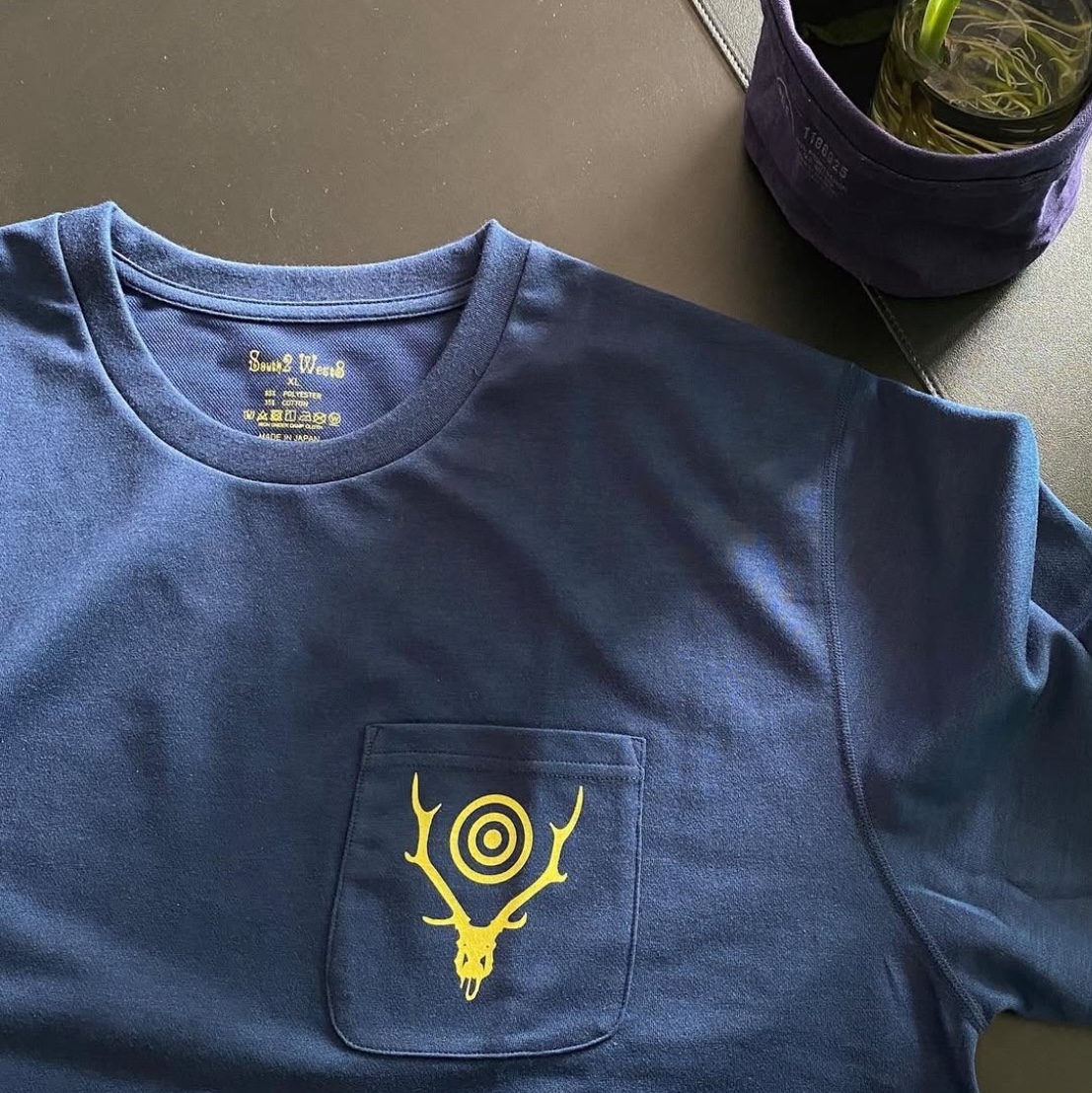 South2 West8 Circle Horn LS Round Pocket T-Shirt Olive 착용 스타일