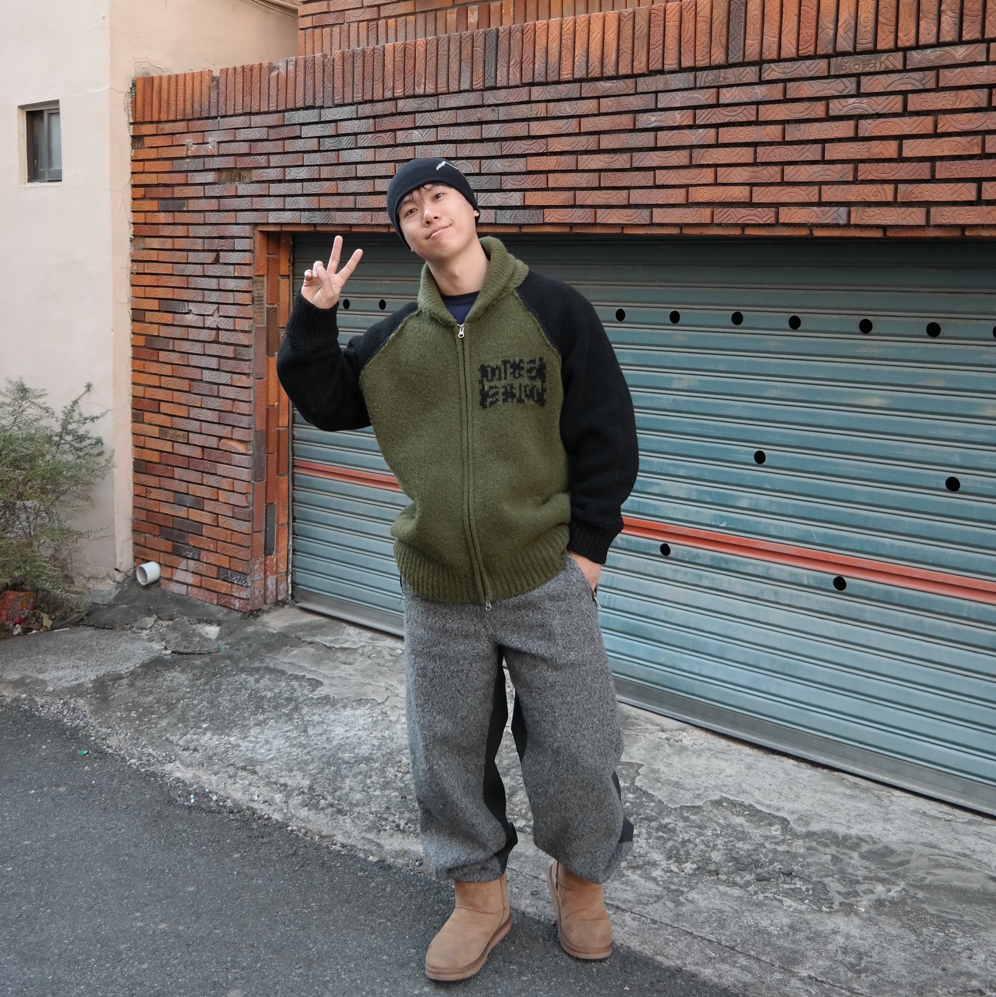 Cayl Logo Short Beanie Black, UGG Classic Mini Boots Chestnut 착용 스타일 - 2