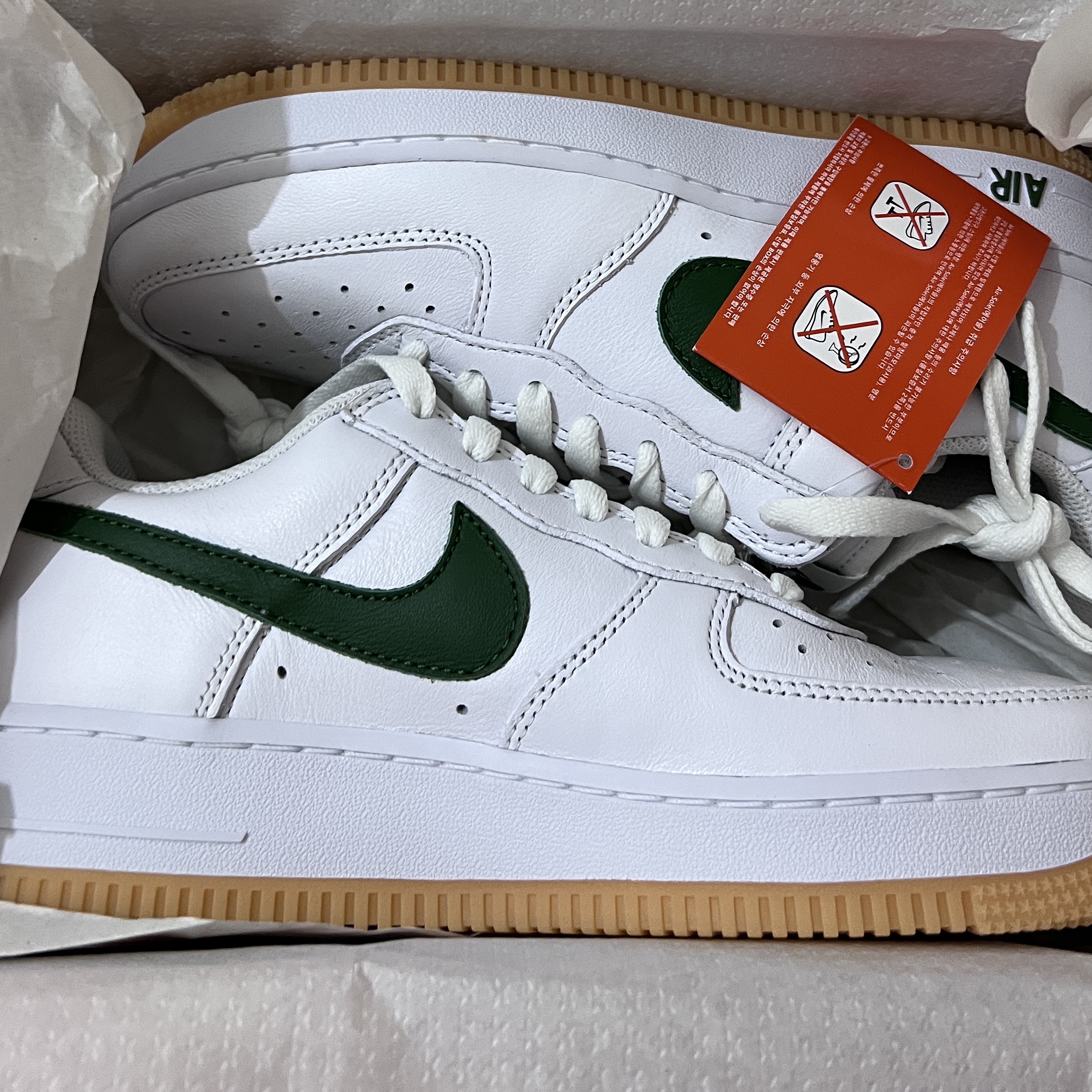 Nike Air Force 1 Low Retro Color of the Month White Forest Green 착용 스타일